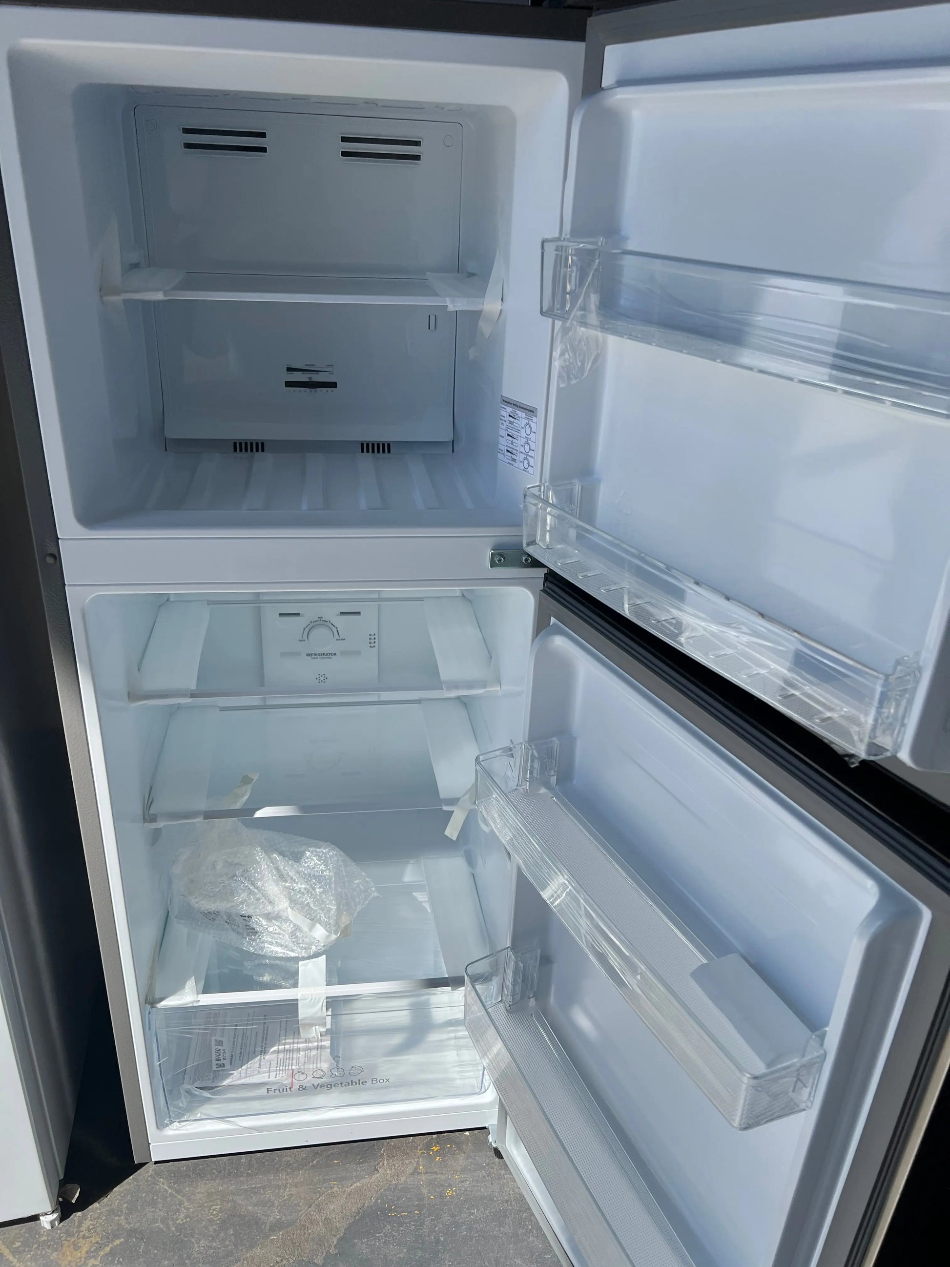 Factory second Hisense 205 litres fridge freezer | ADELAIDE