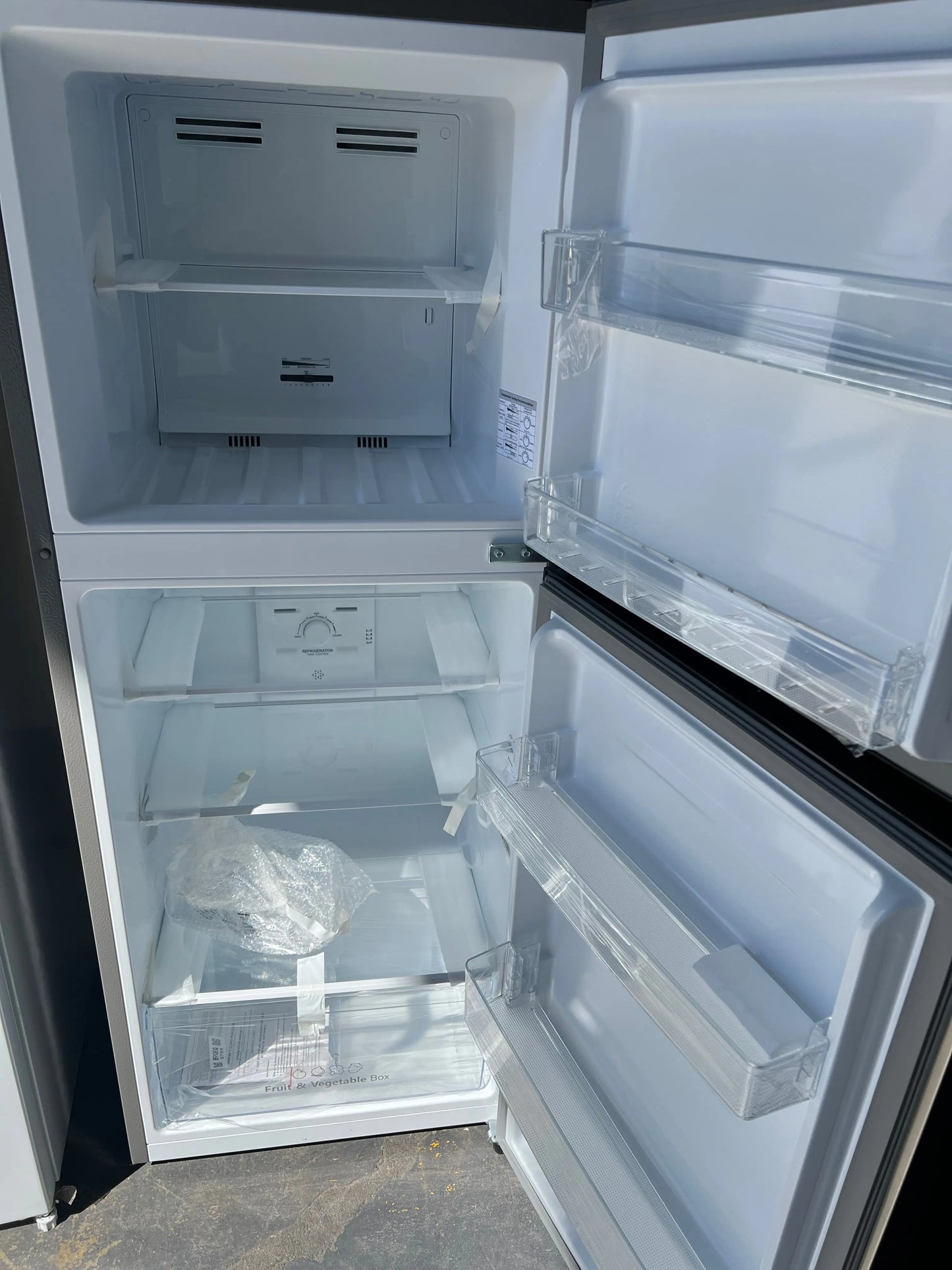 Factory second Hisense 205 litres fridge freezer | ADELAIDE