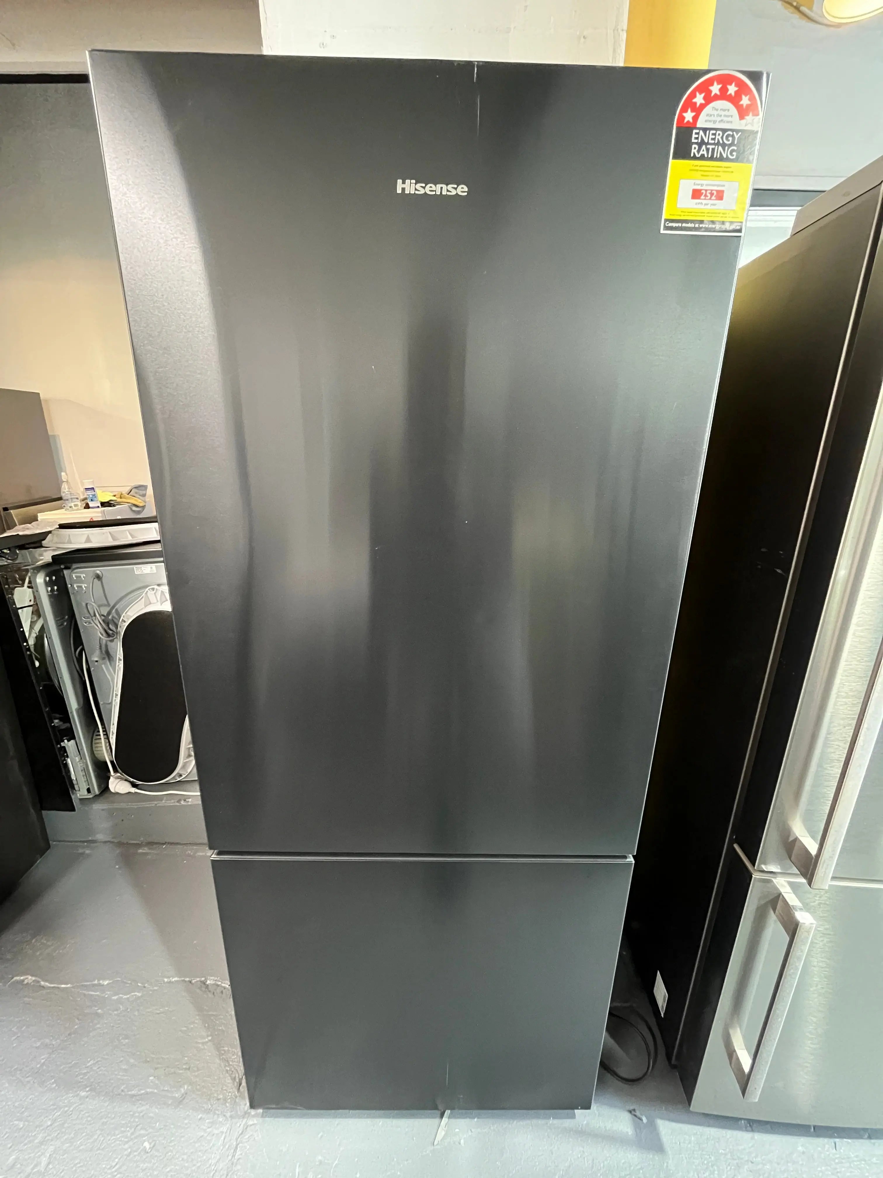 Factory second Hisense 417L bottom mount fridge freezer | ALEXANDRIA