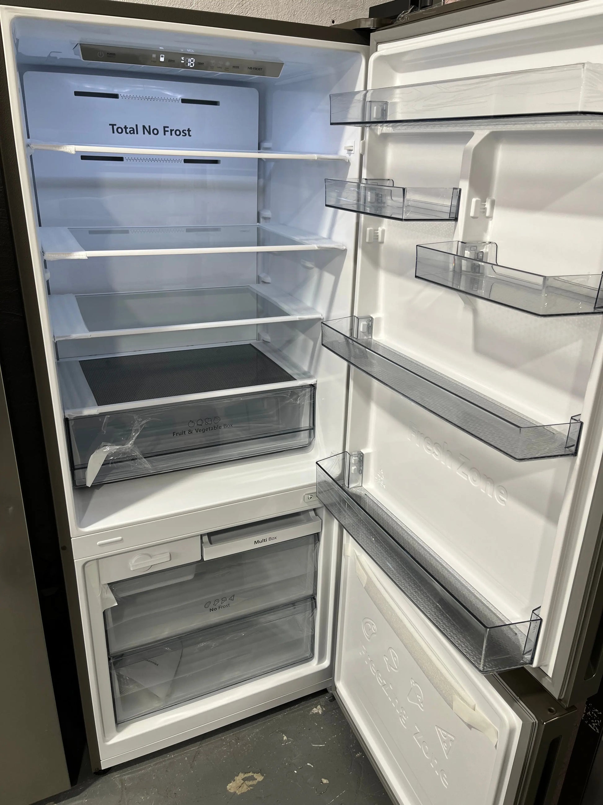 Factory second Hisense 418L bottom mount fridge freezer | ALEXANDRIA