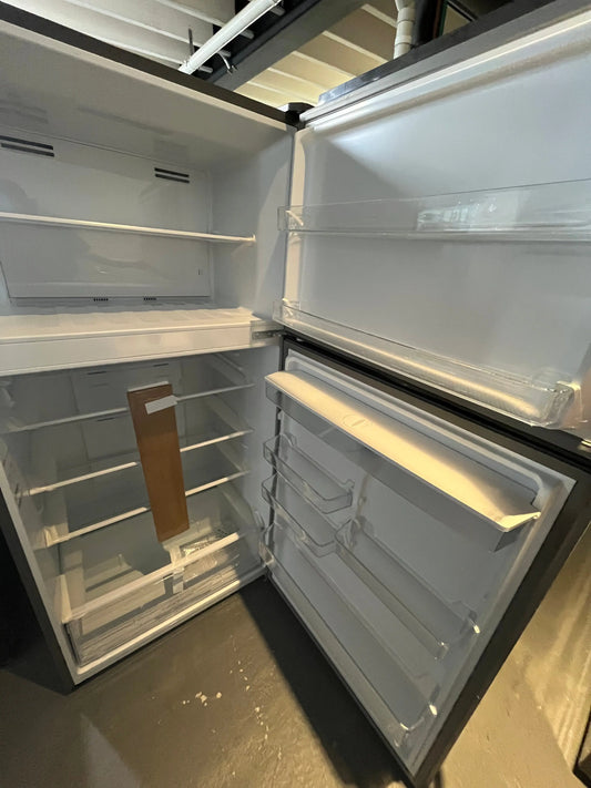 Factory second Hisense 496L fridge freezer | ALEXANDRIA