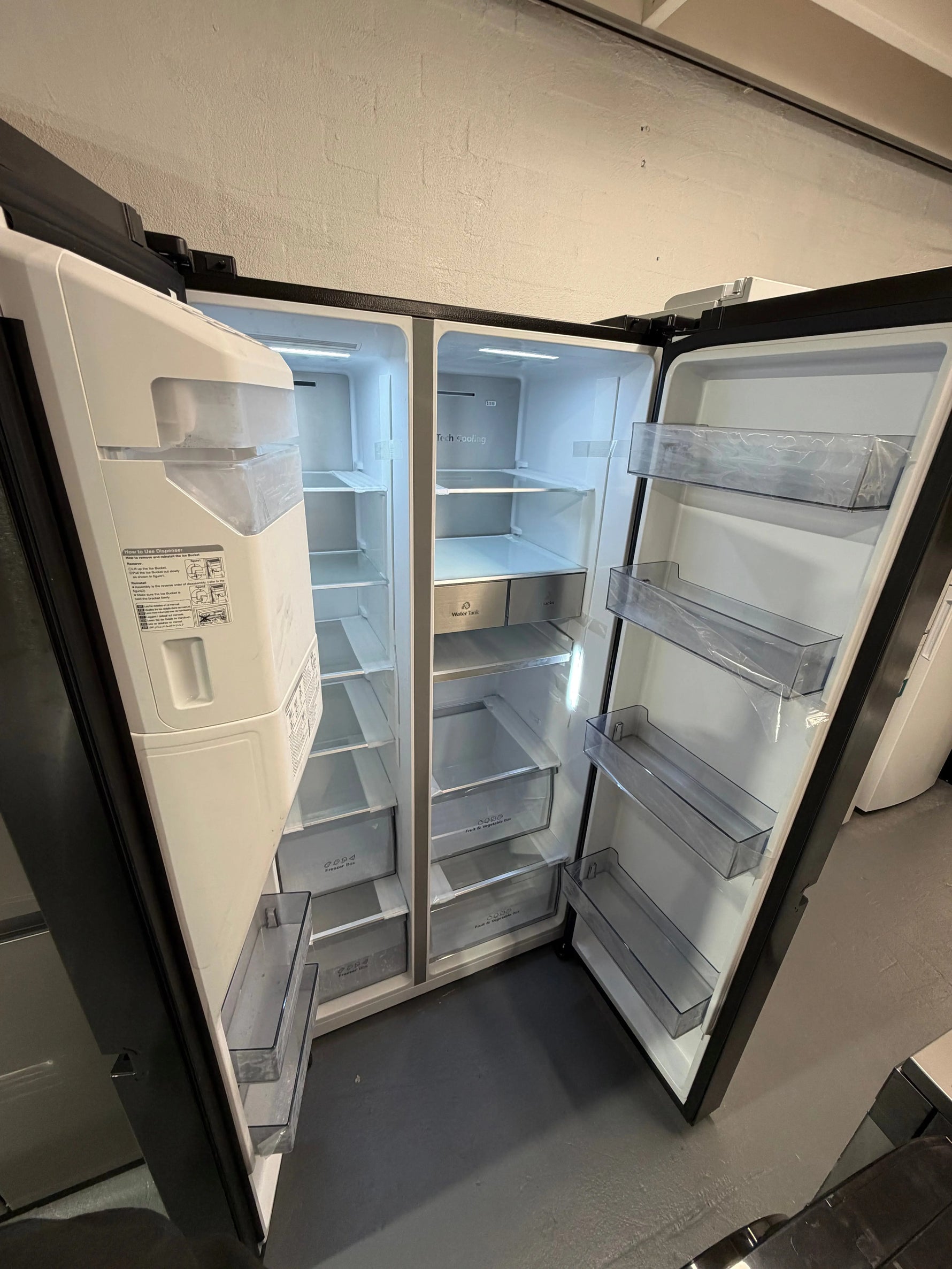 Factory second Hisense 632 ltr side by side door fridge freezer Model no -HRSBS632Bw | ALEXANDRIA