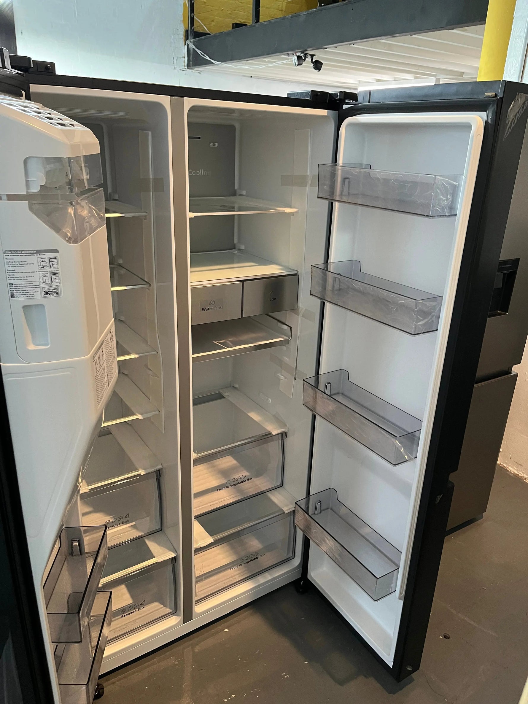 Factory second Hisense 632 ltr side by side fridge freezer | ALEXANDRIA
