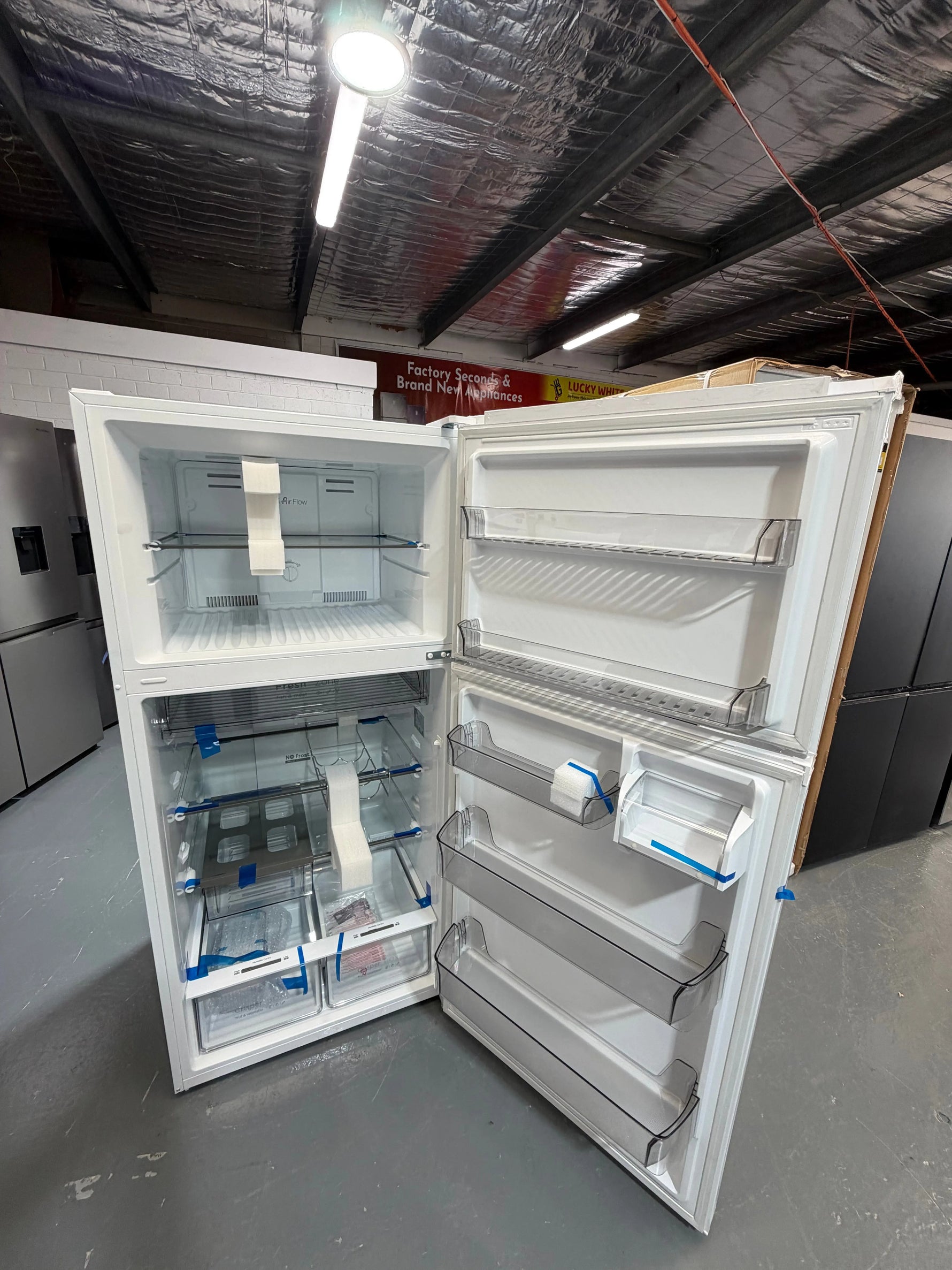Factory seconds Chiq 515 ltr Top mount fridge freezer Model no -CTM515NW4