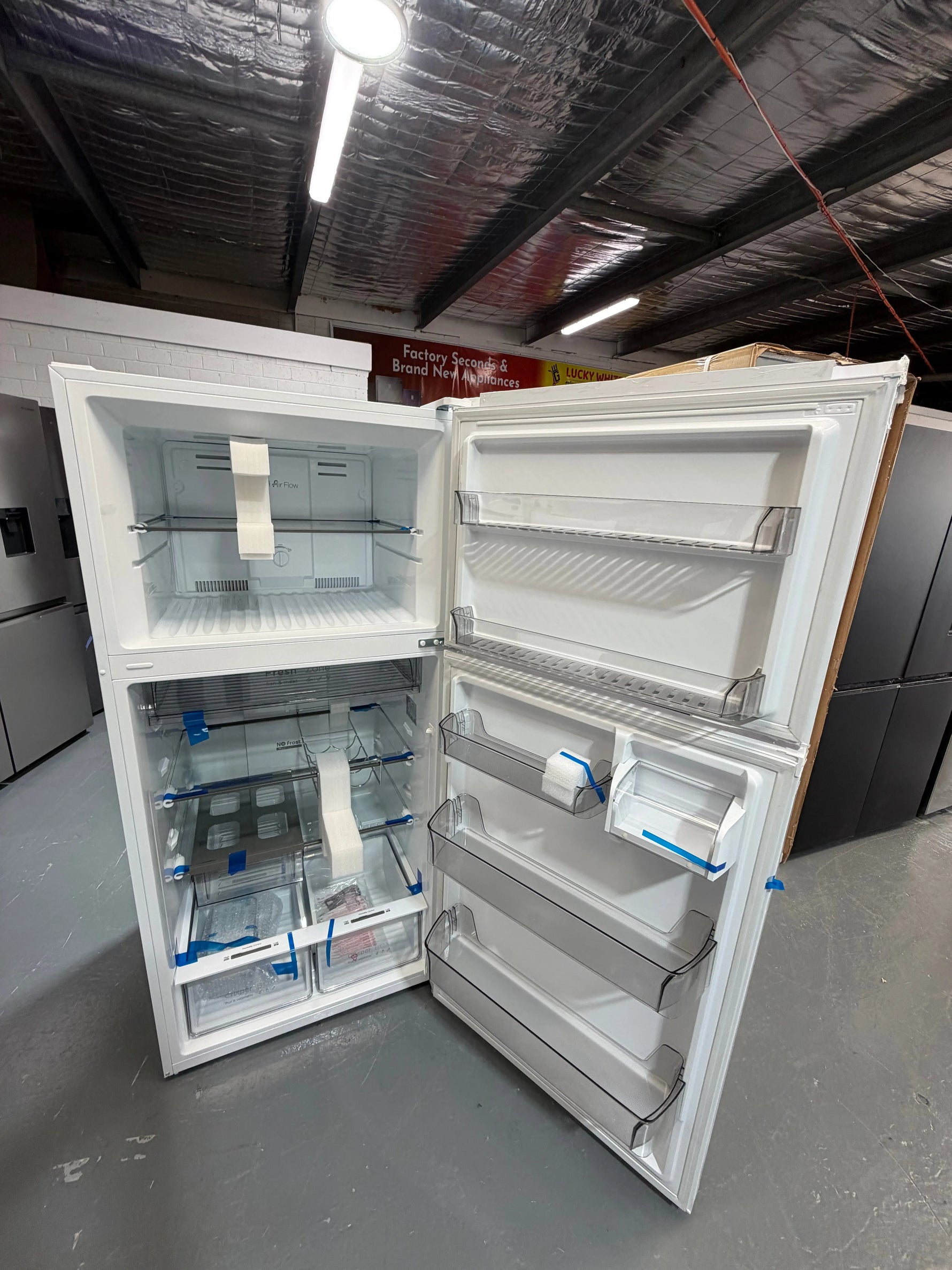 Factory seconds Chiq 515 ltr Top mount fridge freezer Model no -CTM515NW4