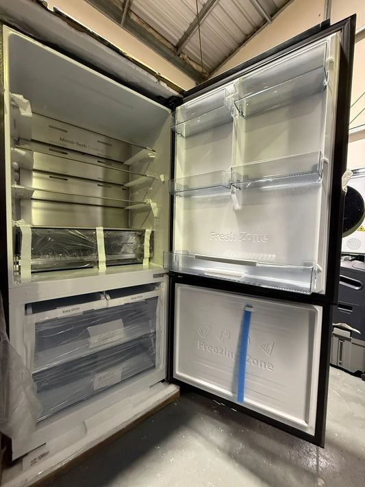 Factory seconds Hisense 503L fridge freezer | BRISBANE
