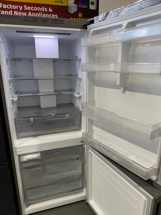 Factory seconds LG 420 litres fridge freezer | PERTH