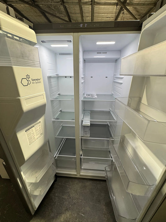 Factory seconds LG 641 litres fridge freezer | PERTH