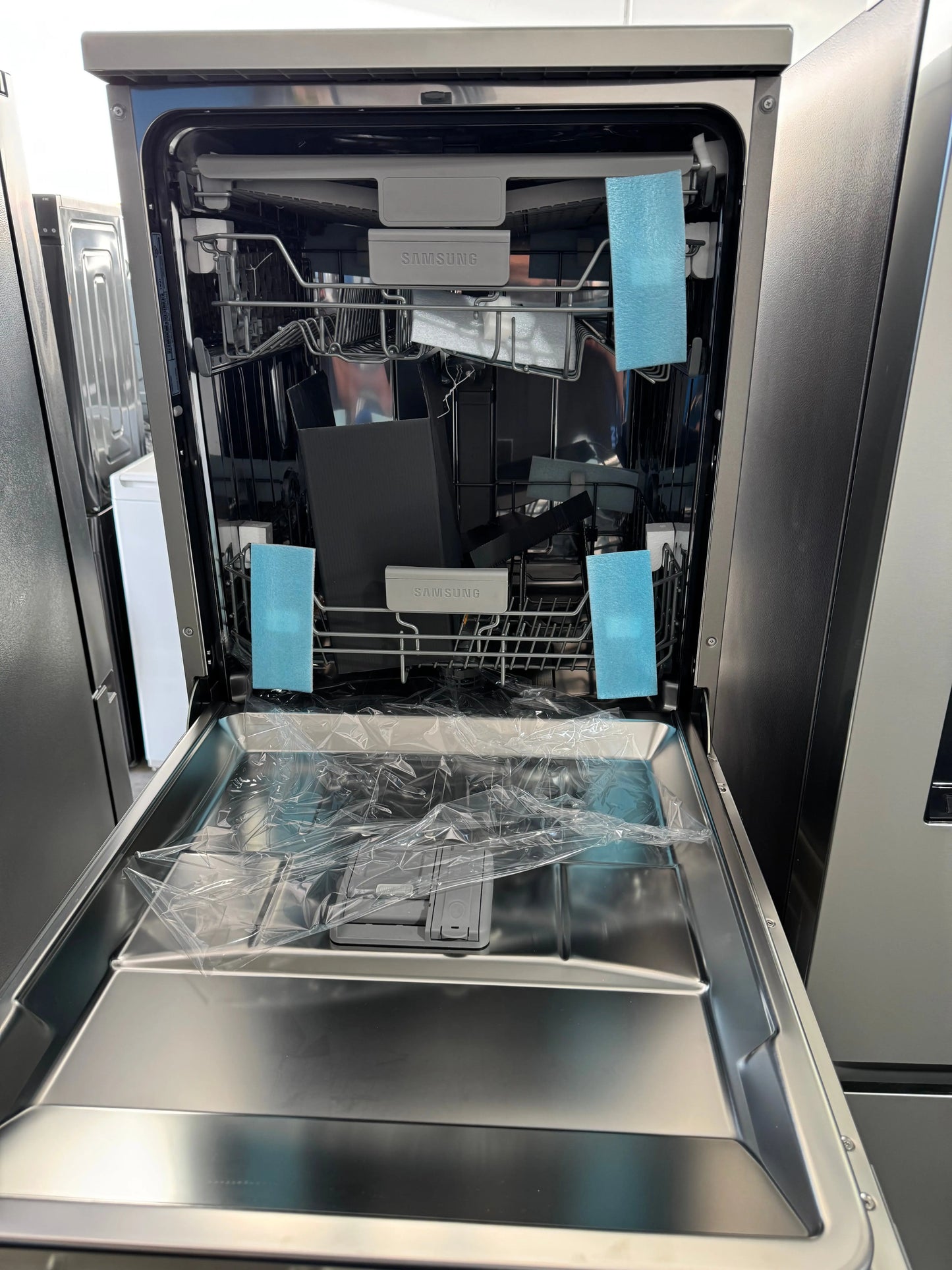 Factory seconds Samsung 14 place setting Dishwasher,refurbished Samsung 495 litres fridge freezer and refurbished Samsung 9.5kg washing machine | PERTH