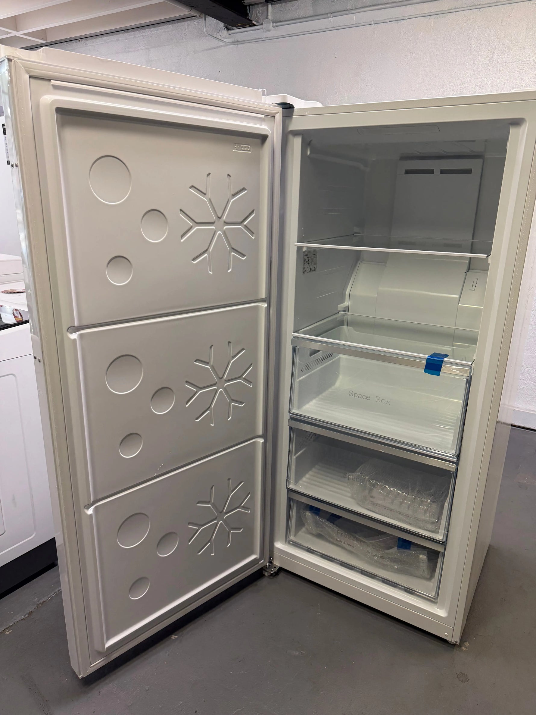 Factory seconds chiq 311 liters upright freezer hybrid fridge or freezer | ALEXANDRIA