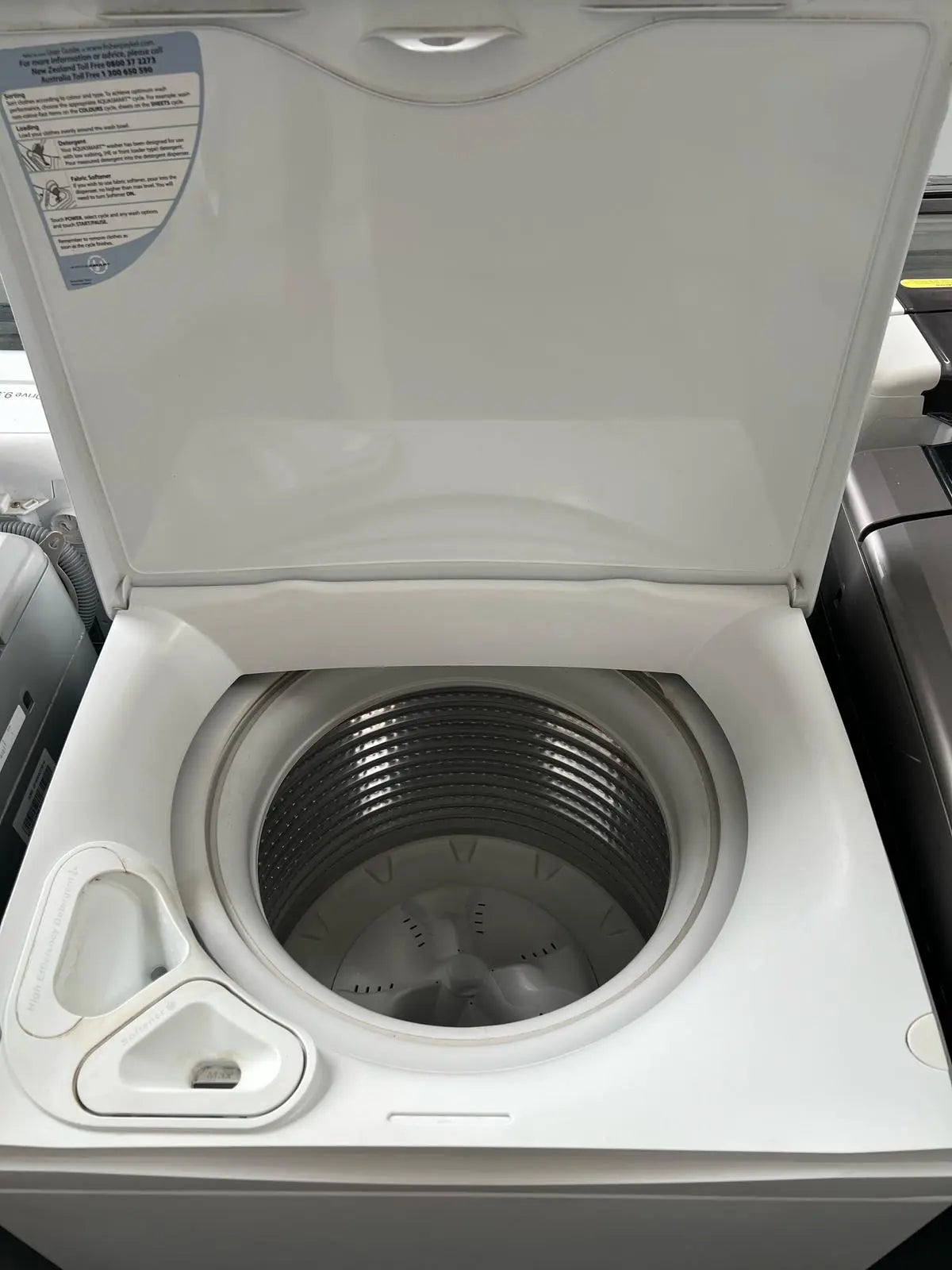 Fisher And Paykel 8 kgs washing machine | Lucky white goods