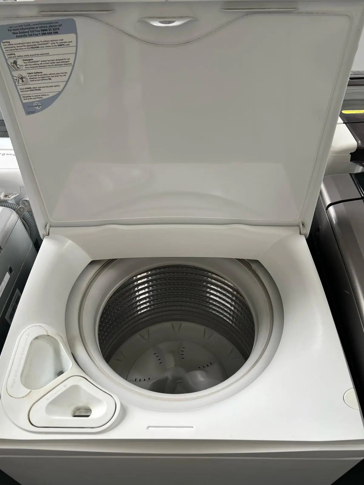Fisher And Paykel 8 kgs washing machine | Lucky white goods