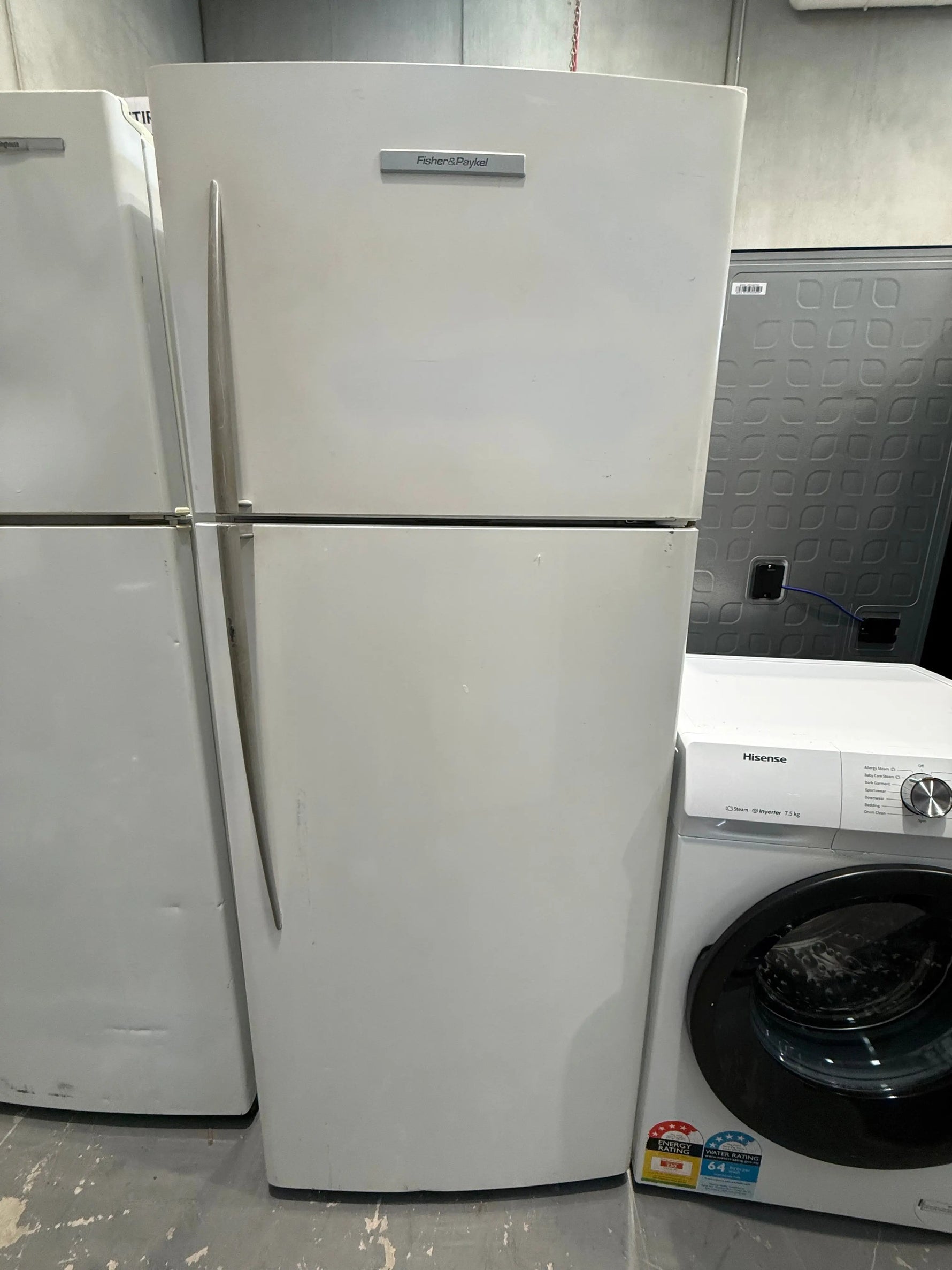 Fisher & Paykel 381L Top Mount Fridge + Hisense 7.5kg Front Load Washer – Refurbished | MELBOURNE