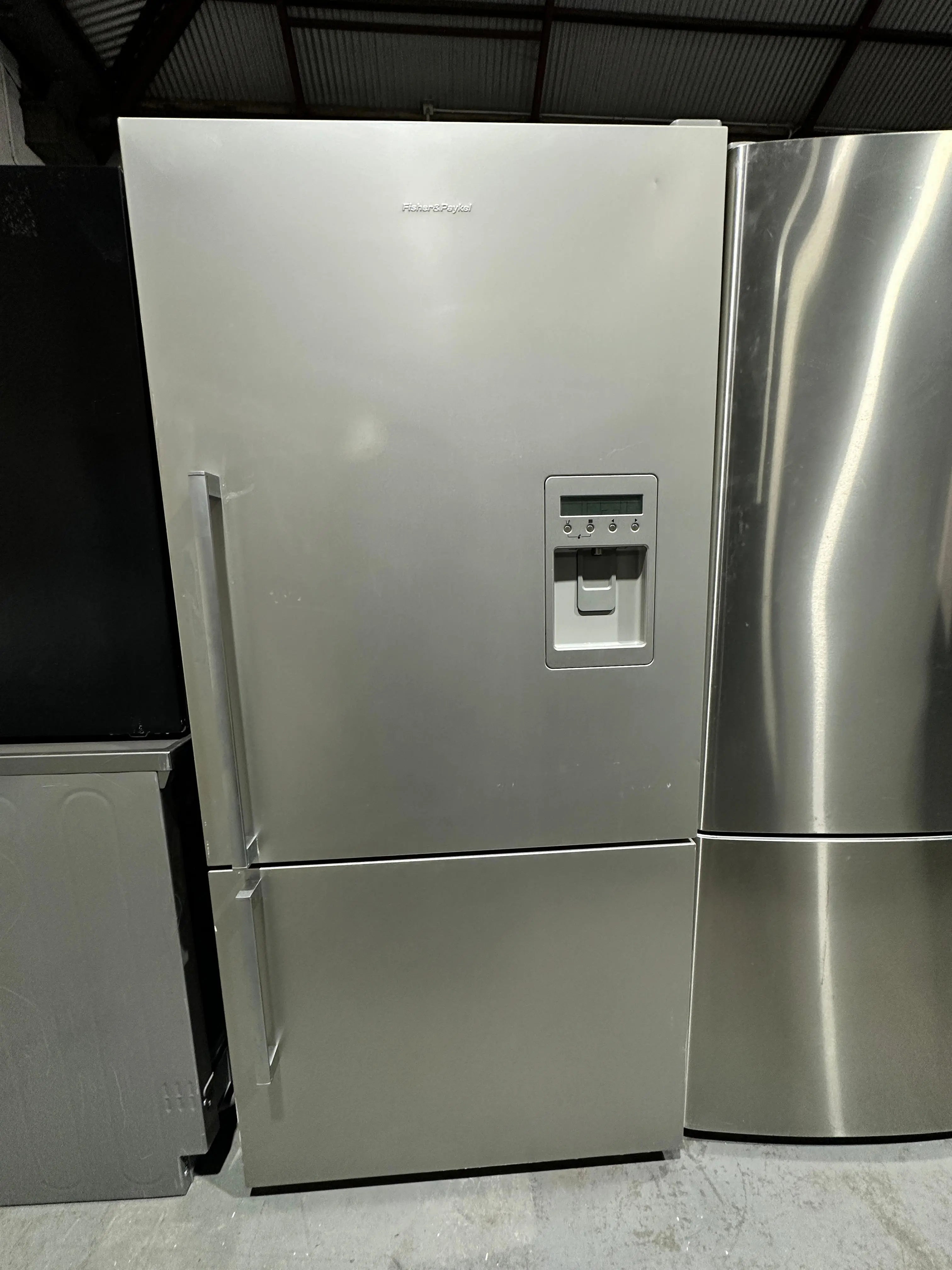 Fisher & Paykel 519L Bottom Mount Fridge Freezer – Refurbished | ADELAIDE