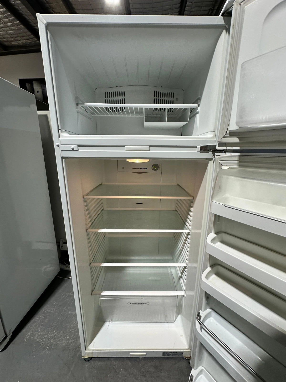 Fisher & Paykel E440T 441L Top Mount Fridge – Refurbished | PERTH