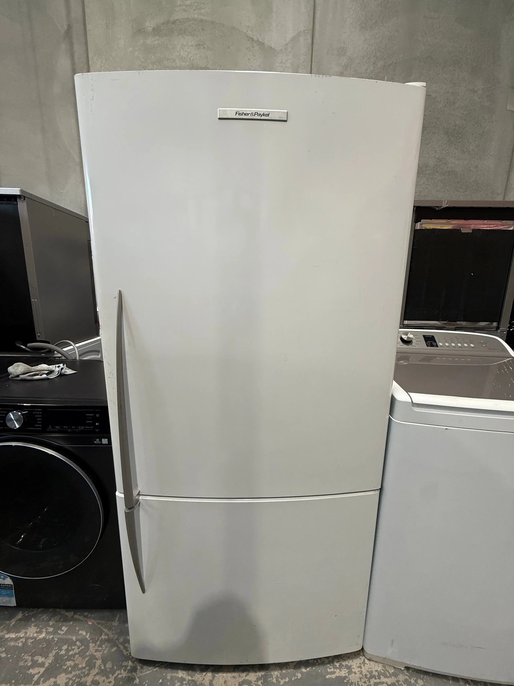 Fisher and paykel 519L fridge and 10kg top load washing mechine | MELBOURNE