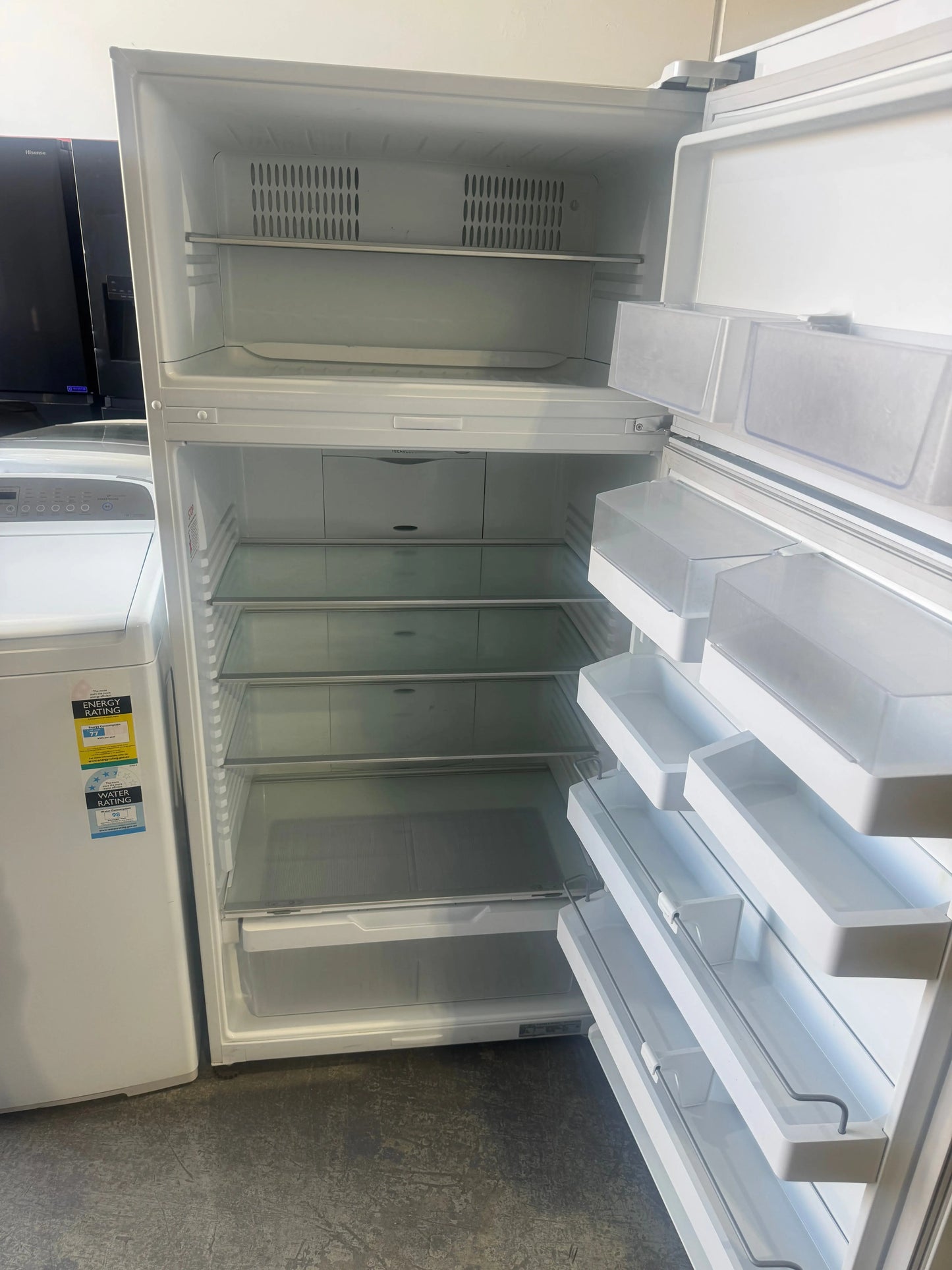 Fisher&Paykel 8kgs washing machine and Fisher&Paykel 517L fridge freezer | PERTH