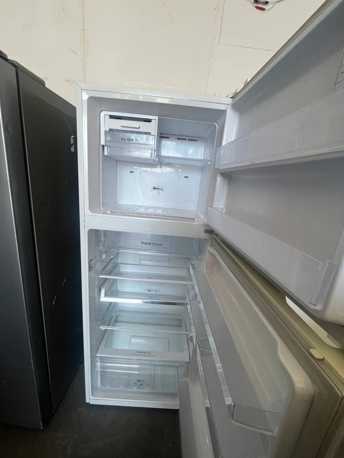 Refurbished Samsung 415L Refrigerator/Freezer Model SR414MW | ADELAIDE