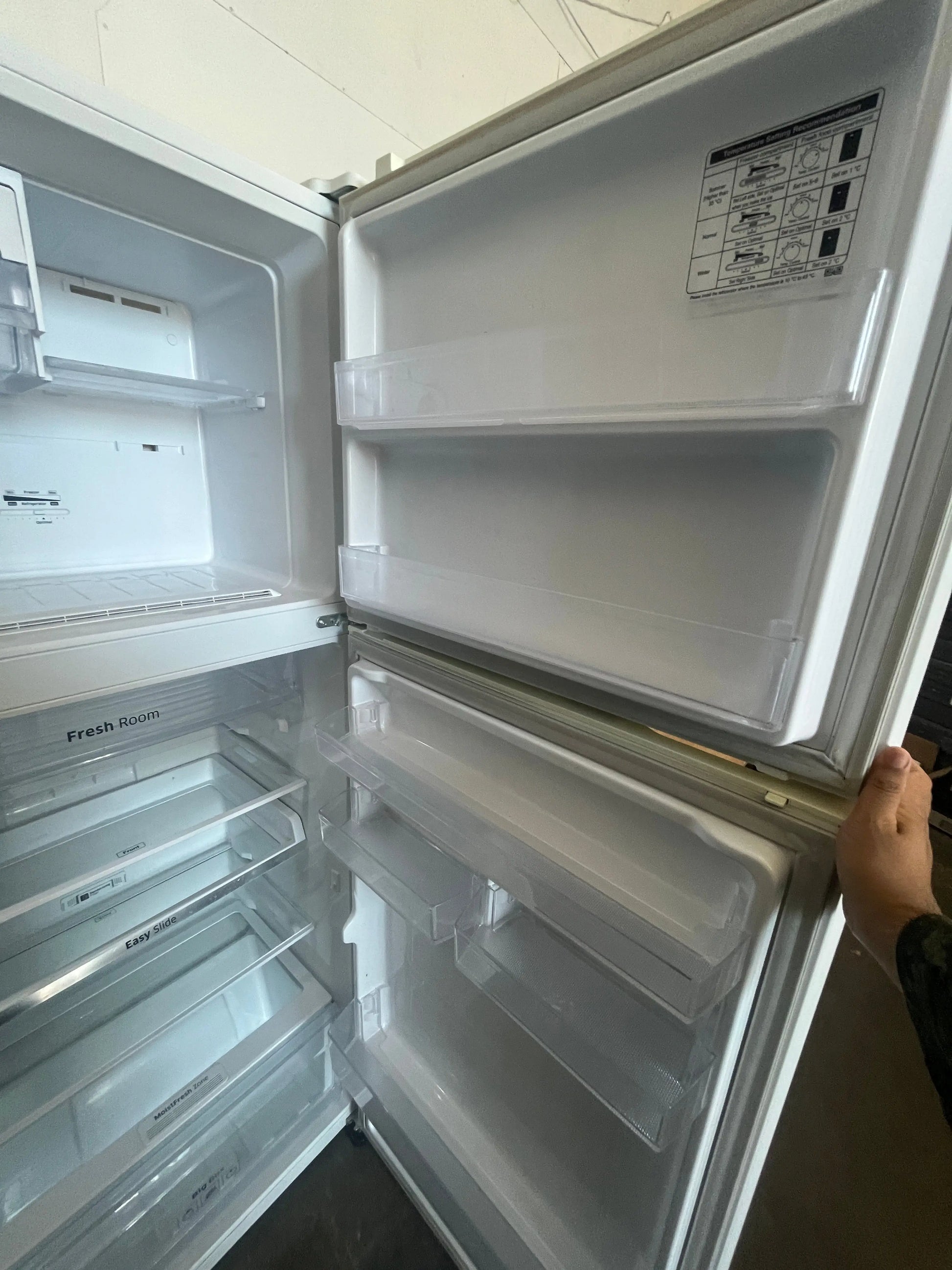 Refurbished Samsung 415L Refrigerator/Freezer Model SR414MW | ADELAIDE