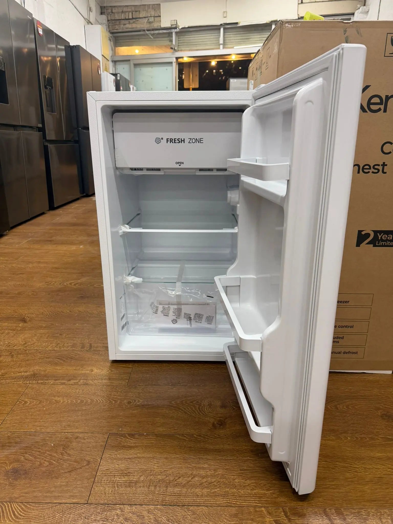 Hisense 124L Bar Fridge – HRBF126 | Factory Seconds