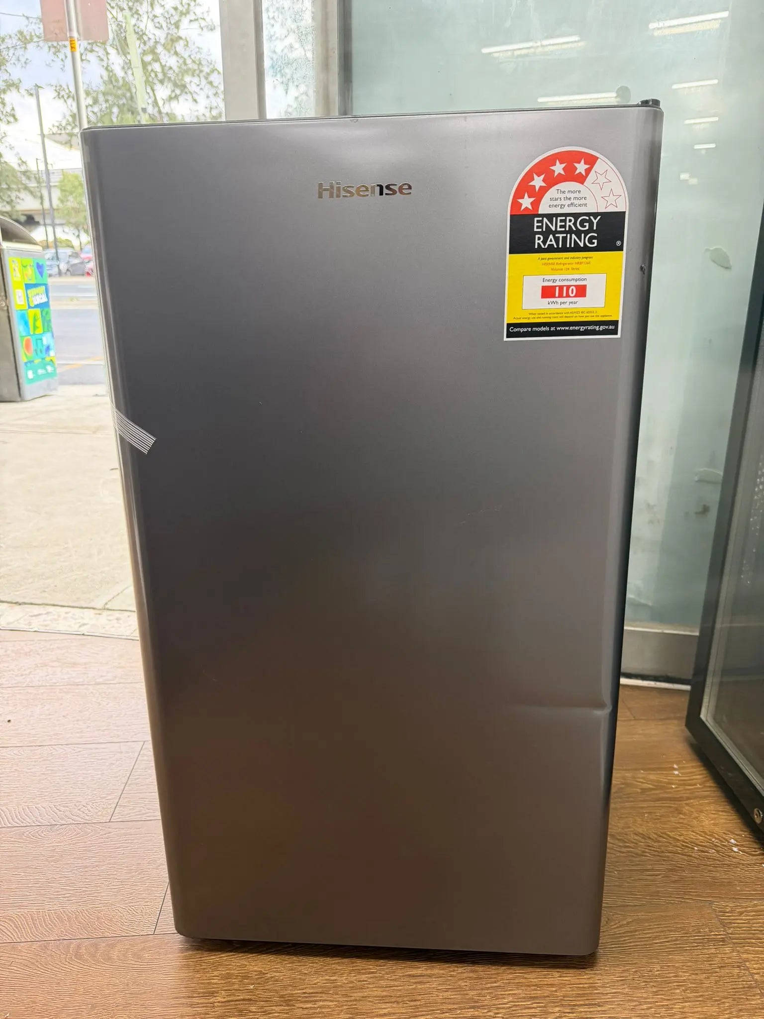 Hisense 124L Bar Fridge (Factory Seconds) – HRBF126S | RESERVOIR