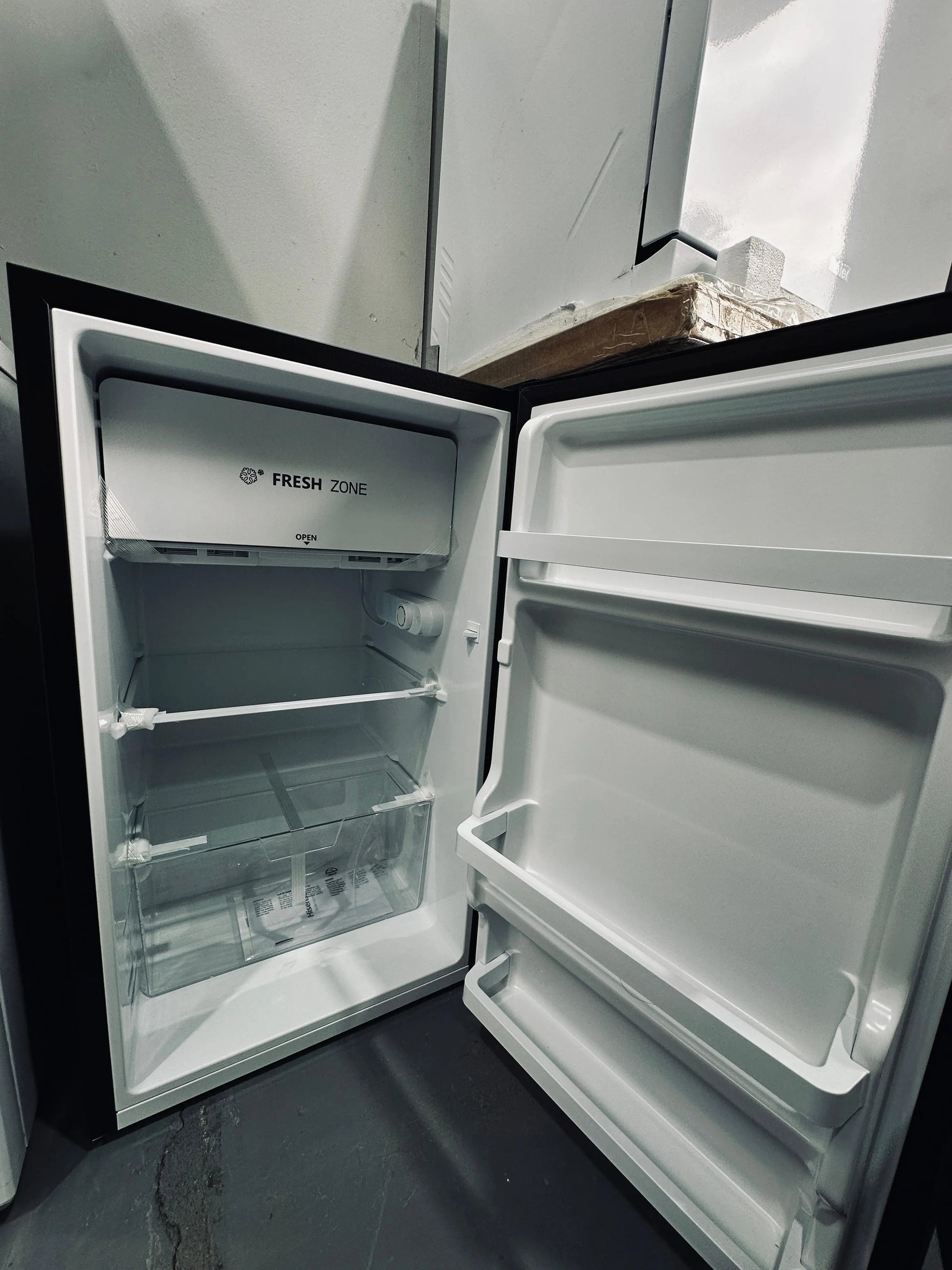 Hisense 125L Bar Fridge – Factory Seconds | ADELAIDE