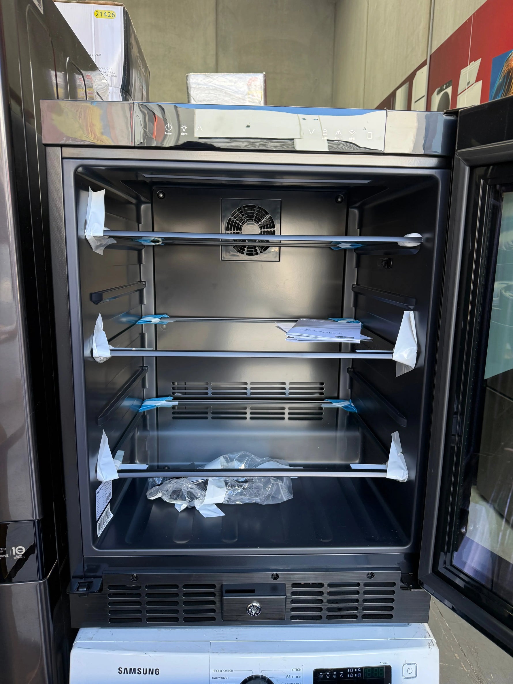 Hisense 137L Bar Fridge HRBC137 – Factory Seconds | MELBOURNE