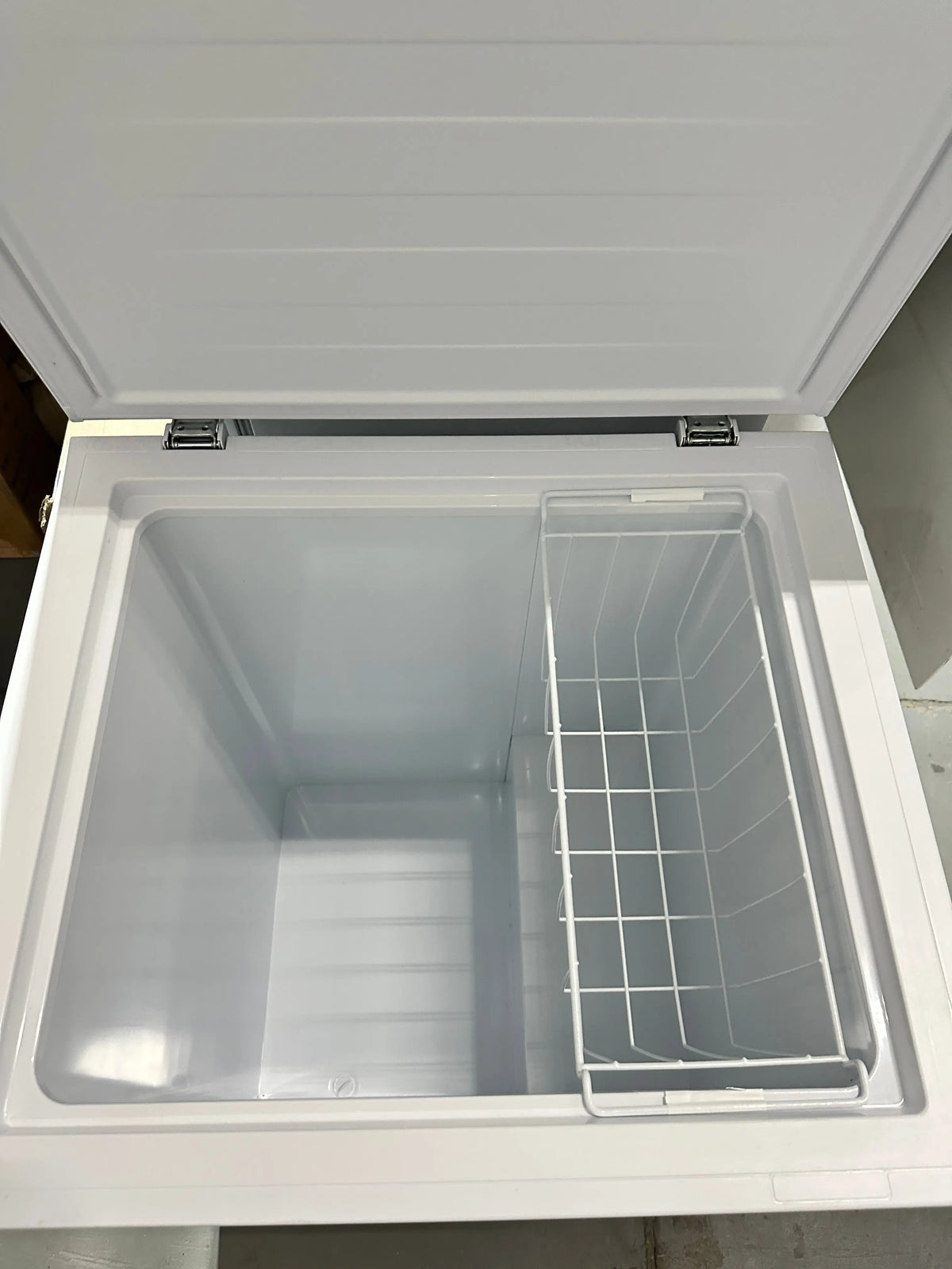Hisense 145 litres hybrid chest freezer (6 months warranty) factory seconds | Lucky white goods