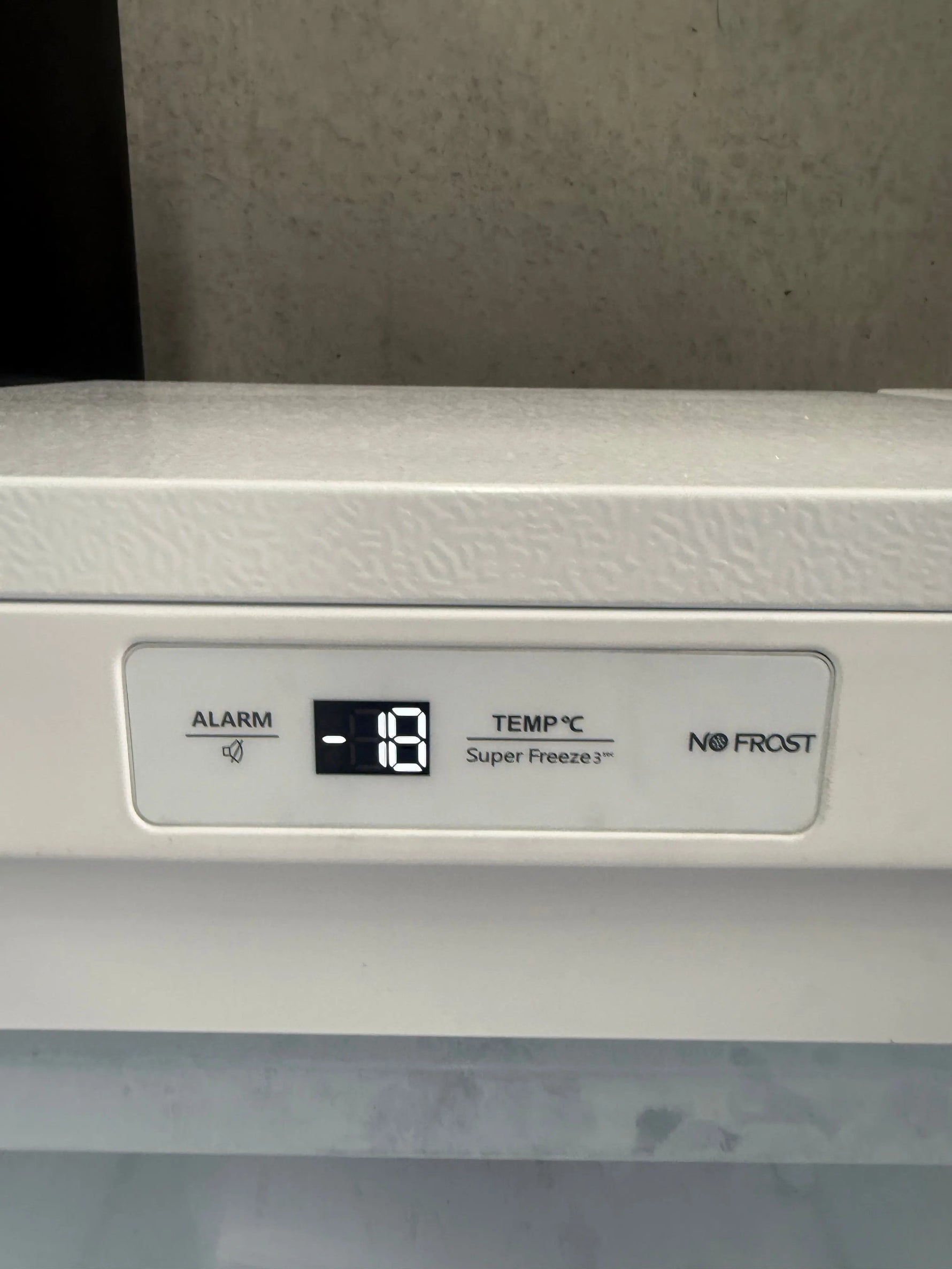 Hisense 155L Vertical Freezer – Factory Seconds | HRVF155 | MELBOURNE