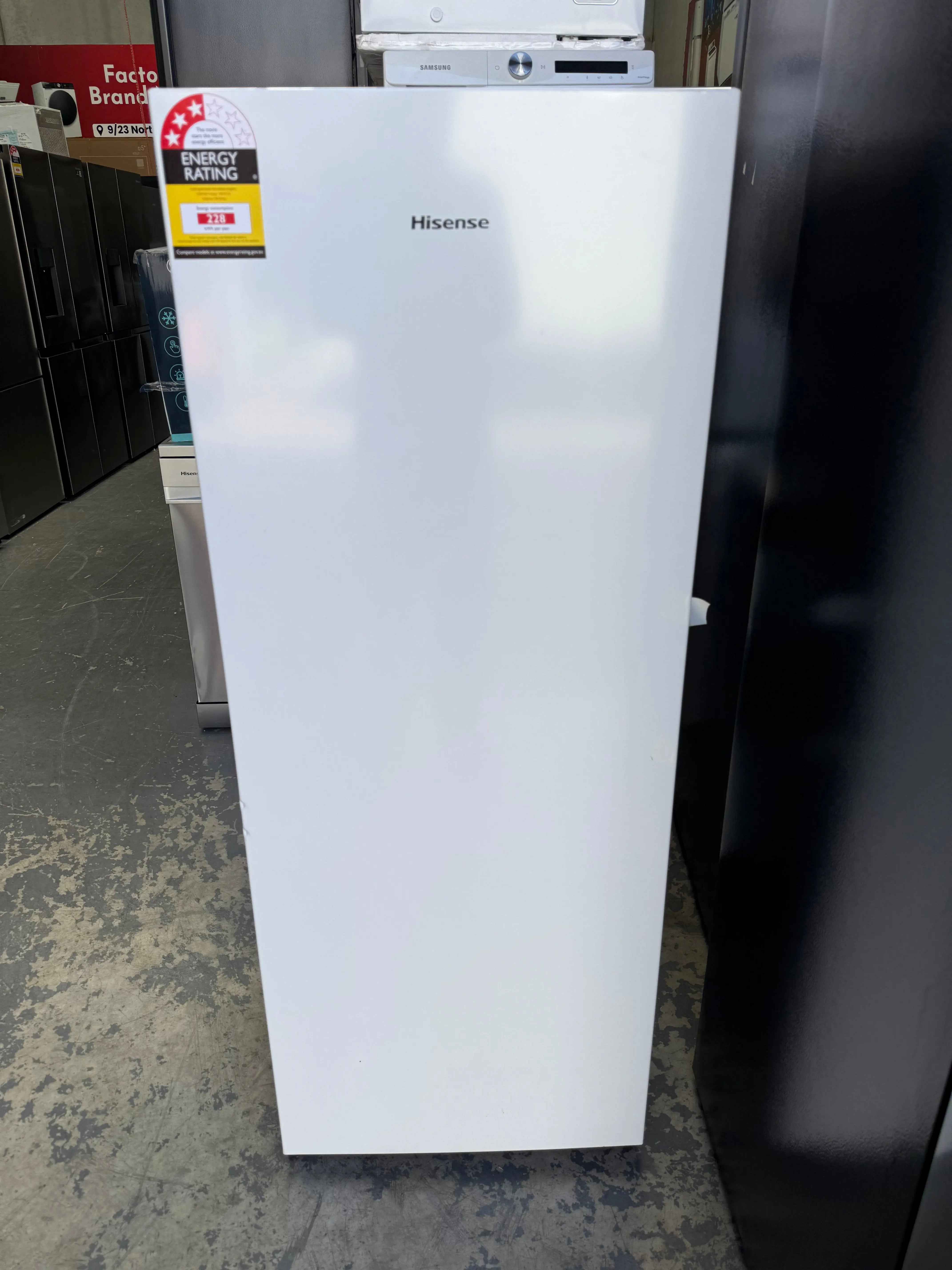 Hisense 155L Vertical Freezer – Factory Seconds | HRVF155 | MELBOURNE