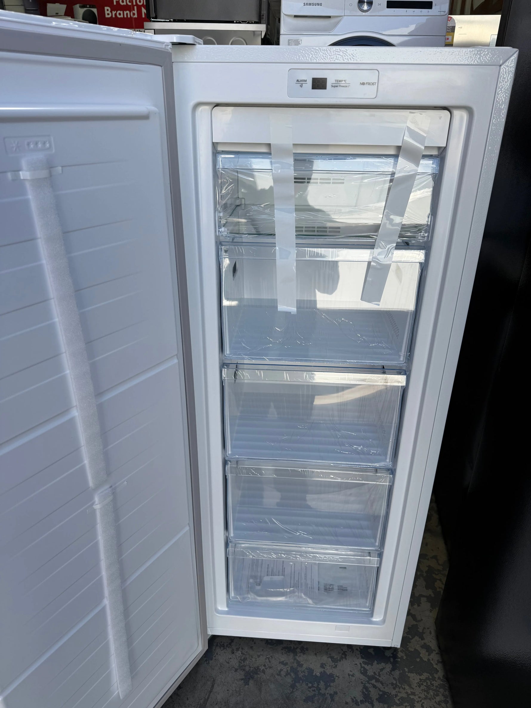 Hisense 155L Vertical Freezer – Factory Seconds | HRVF155 | MELBOURNE