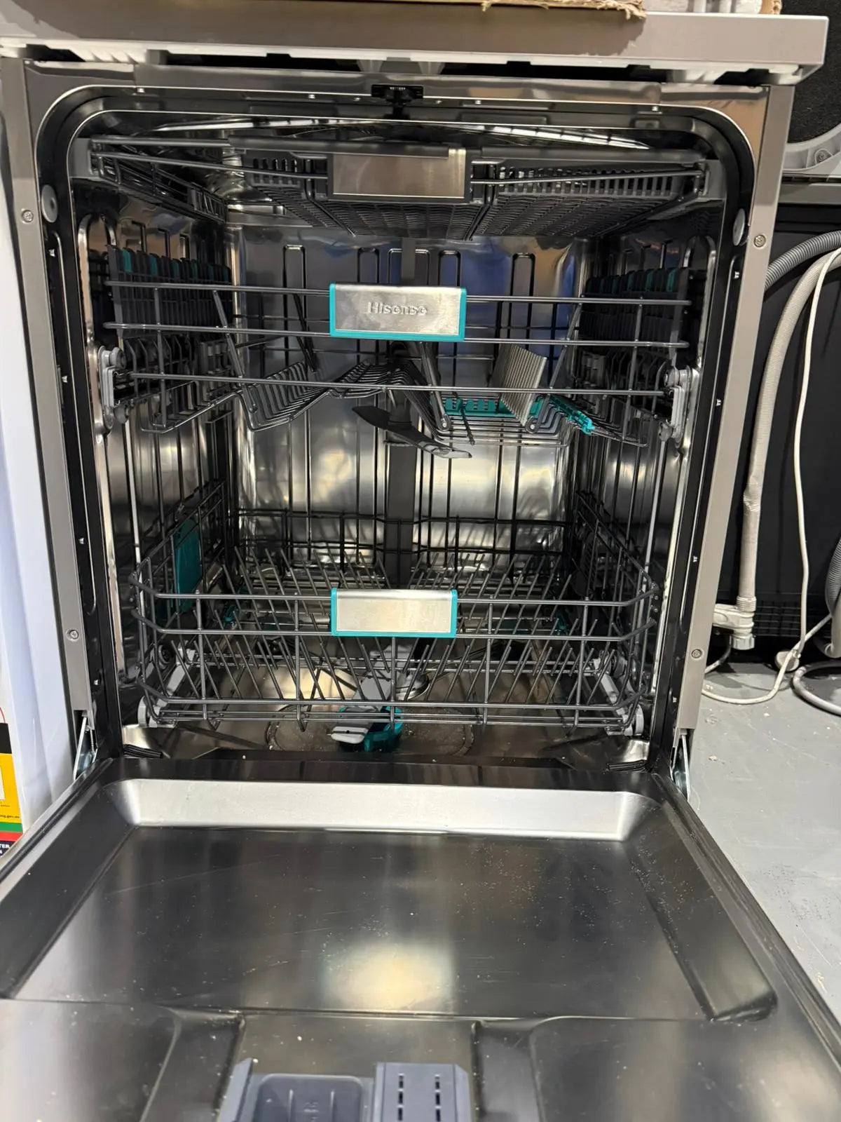 Hisense 16 Place Setting Freestanding Dishwasher HSAA16FS – Refurbished