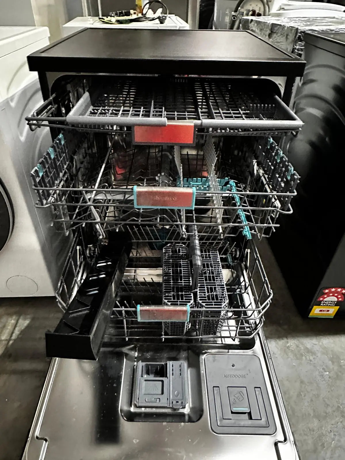 Hisense 16 Place Settings Dishwasher – Refurbished | ADELAIDE