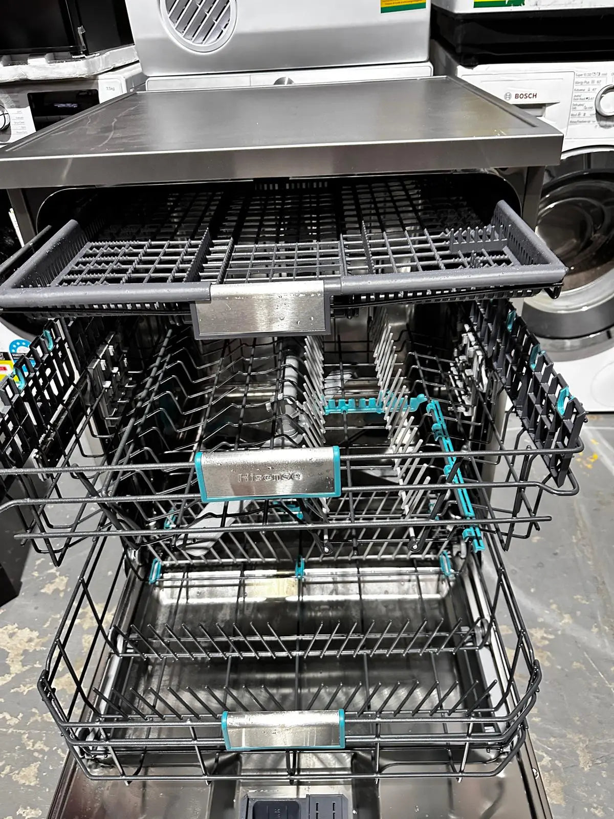 Hisense 16 Place Settings Dishwasher – Refurbished | ADELAIDE