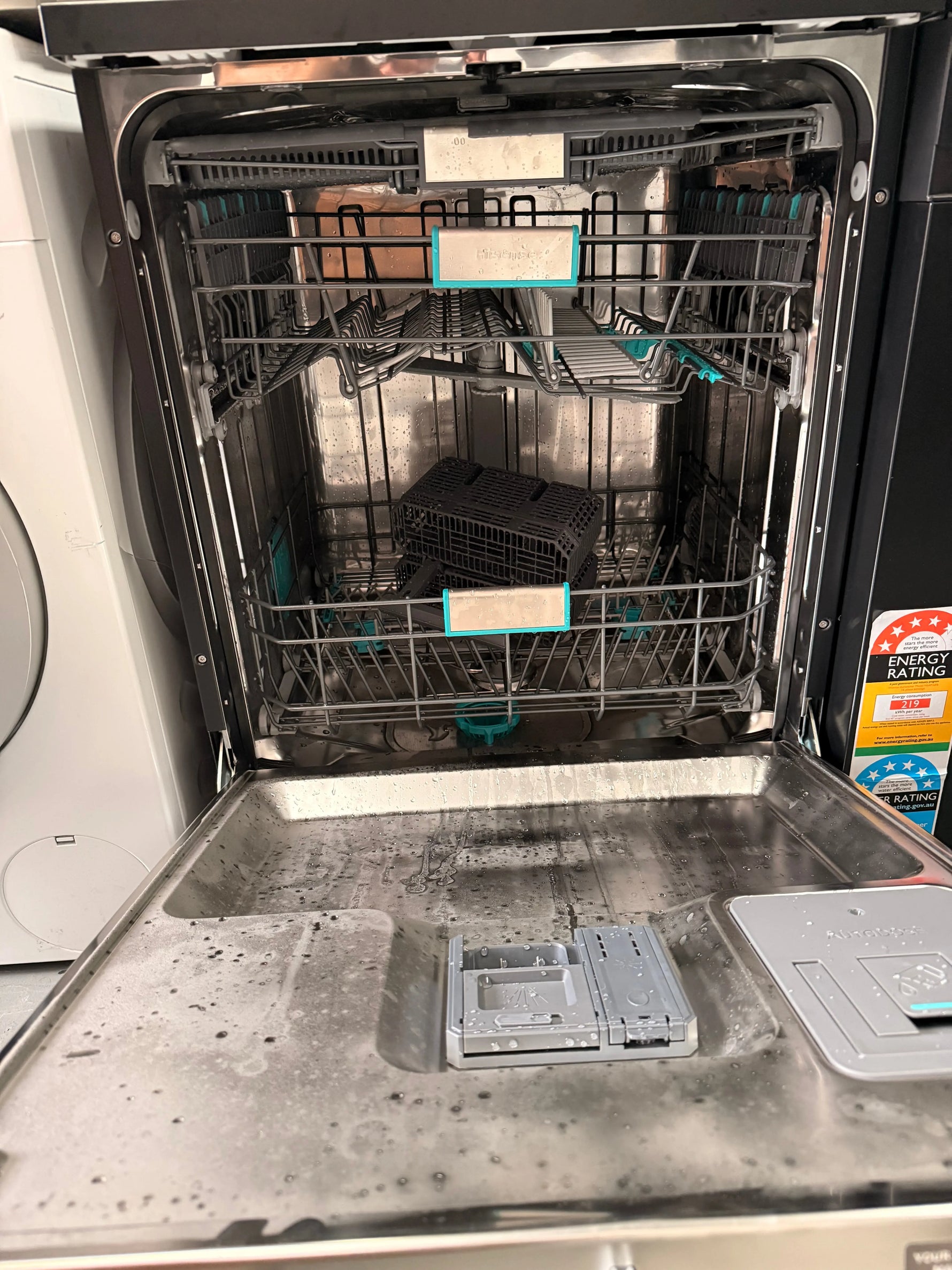Hisense 16 Place Settings Dishwasher l Refurbished l | MELBOURNE