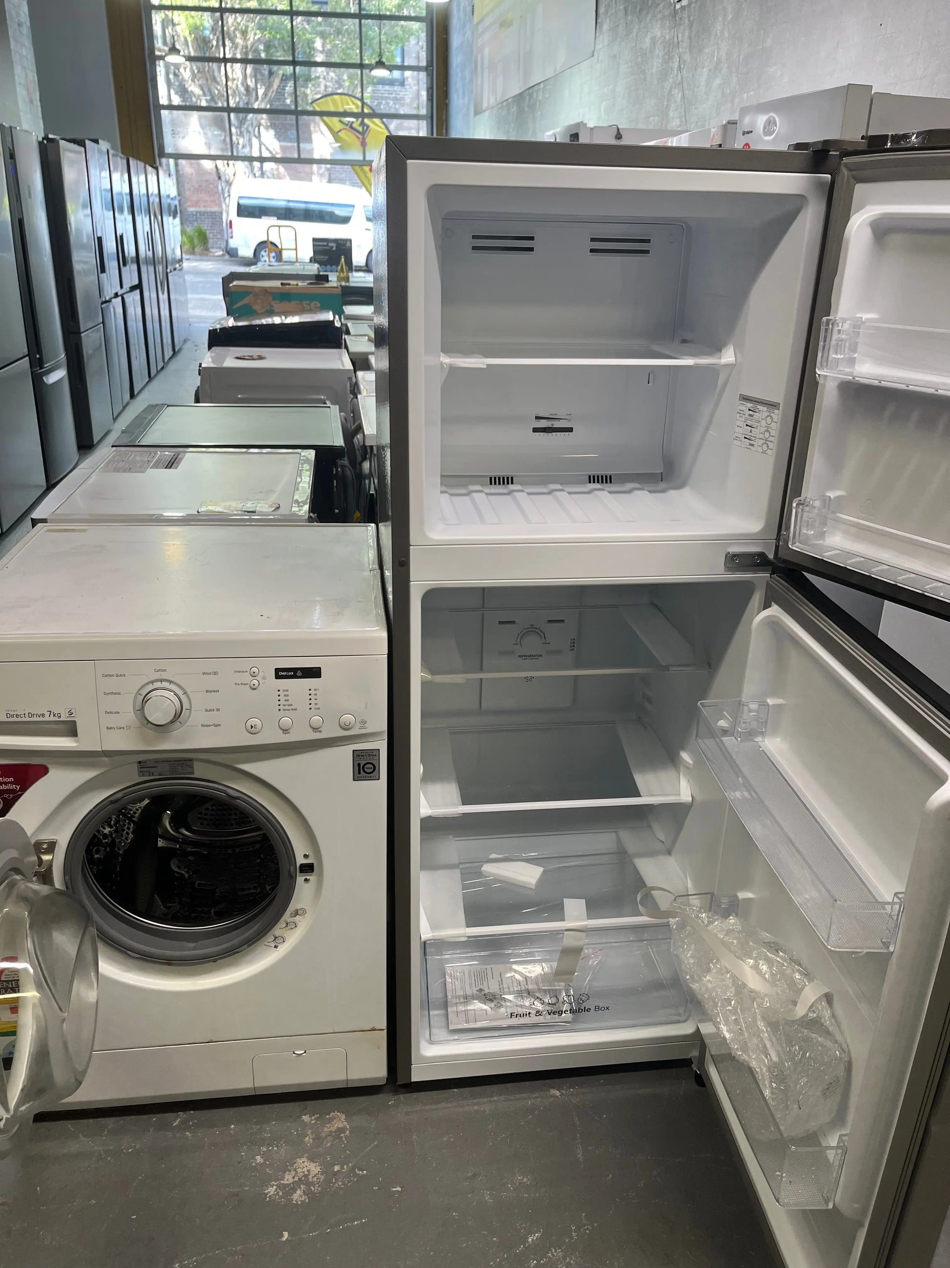Hisense 205L Fridge freezer and Lg 7 kgs washing machine | ALEXANDRIA