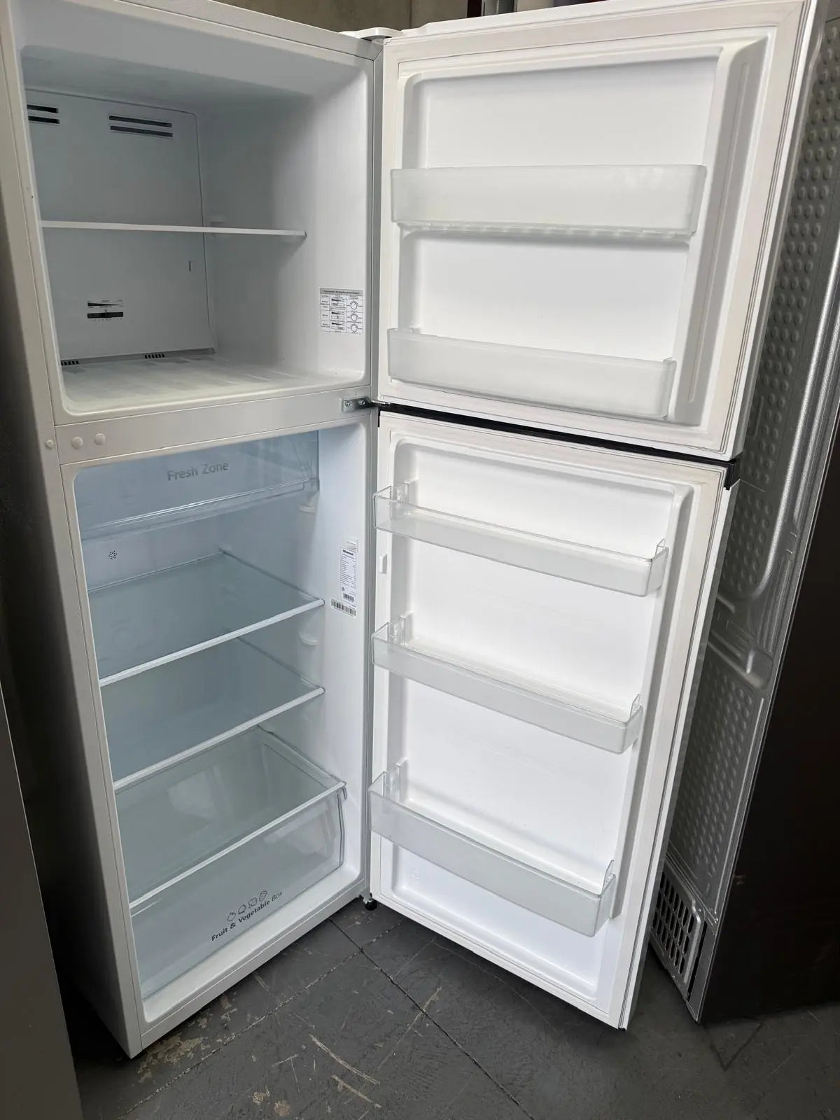 Hisense 205L Top Mount Fridge Freezer HRTF206 – Factory Seconds
