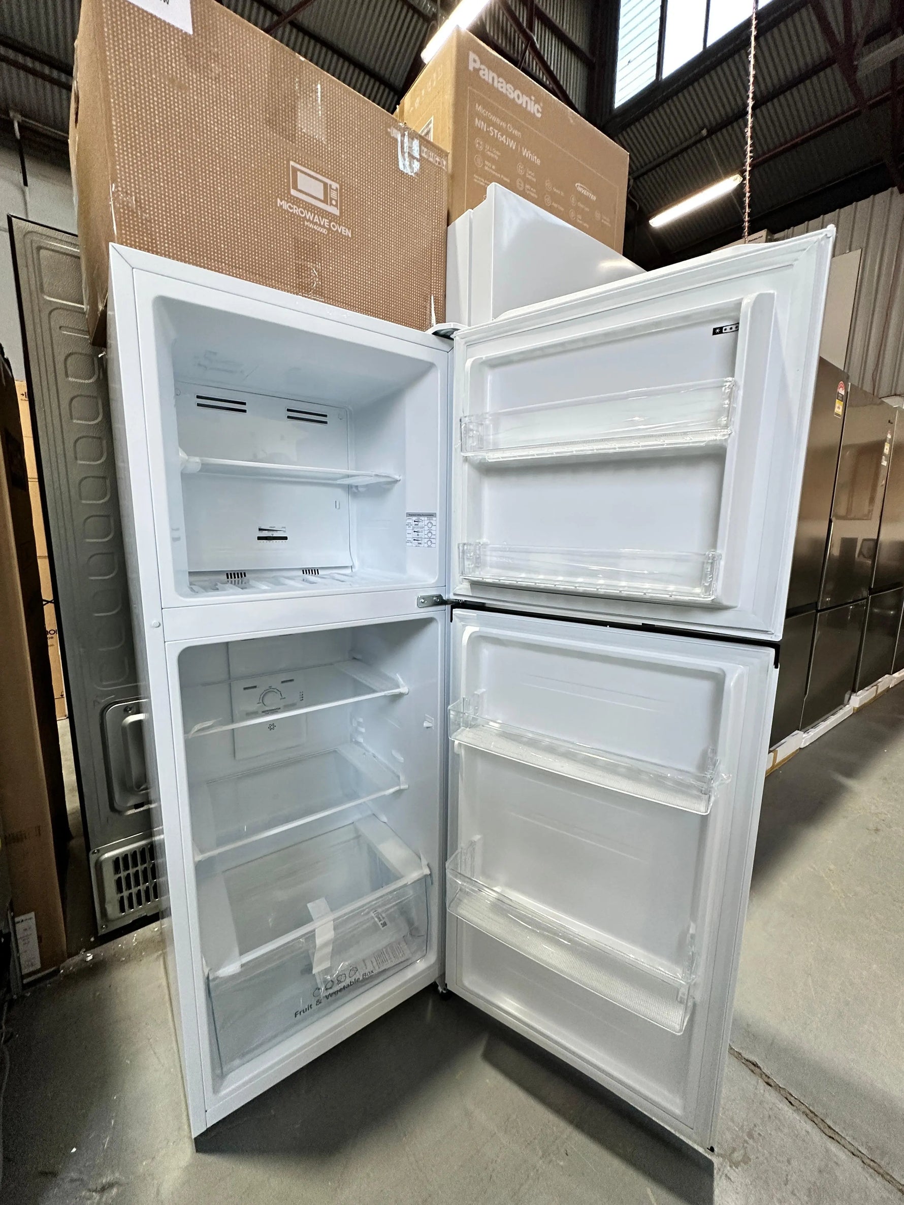 Hisense 205L Top Mount Fridge Freezer – Factory Seconds | ADELAIDE