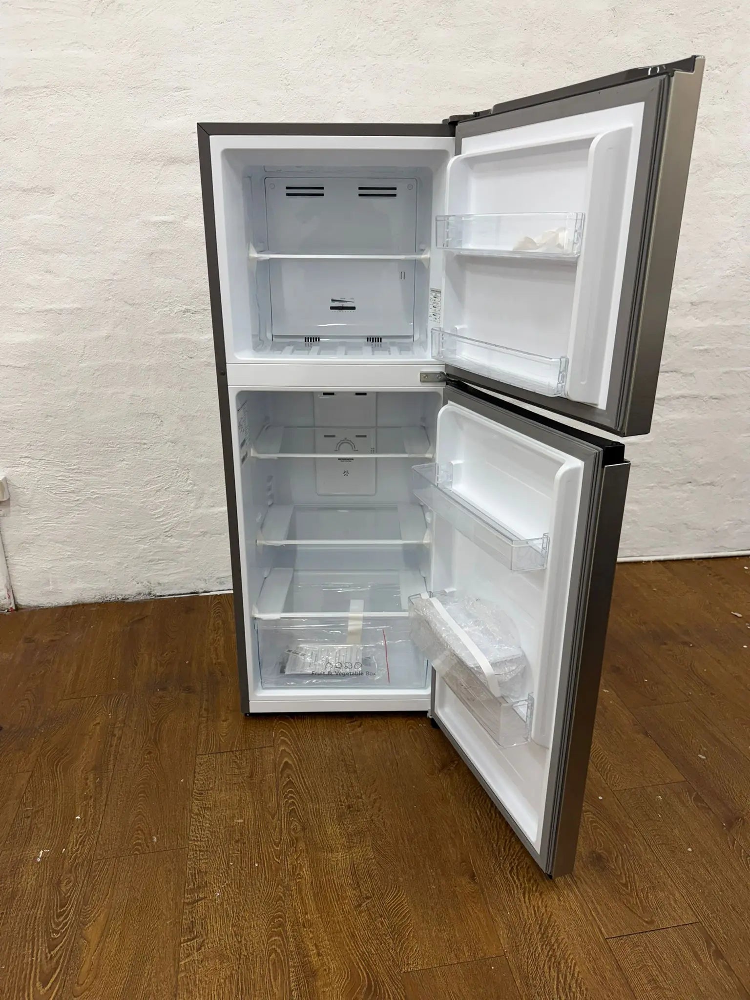 Hisense 205L Top Mount Fridge Freezer – HRTF205S | Factory Seconds | Reservoir