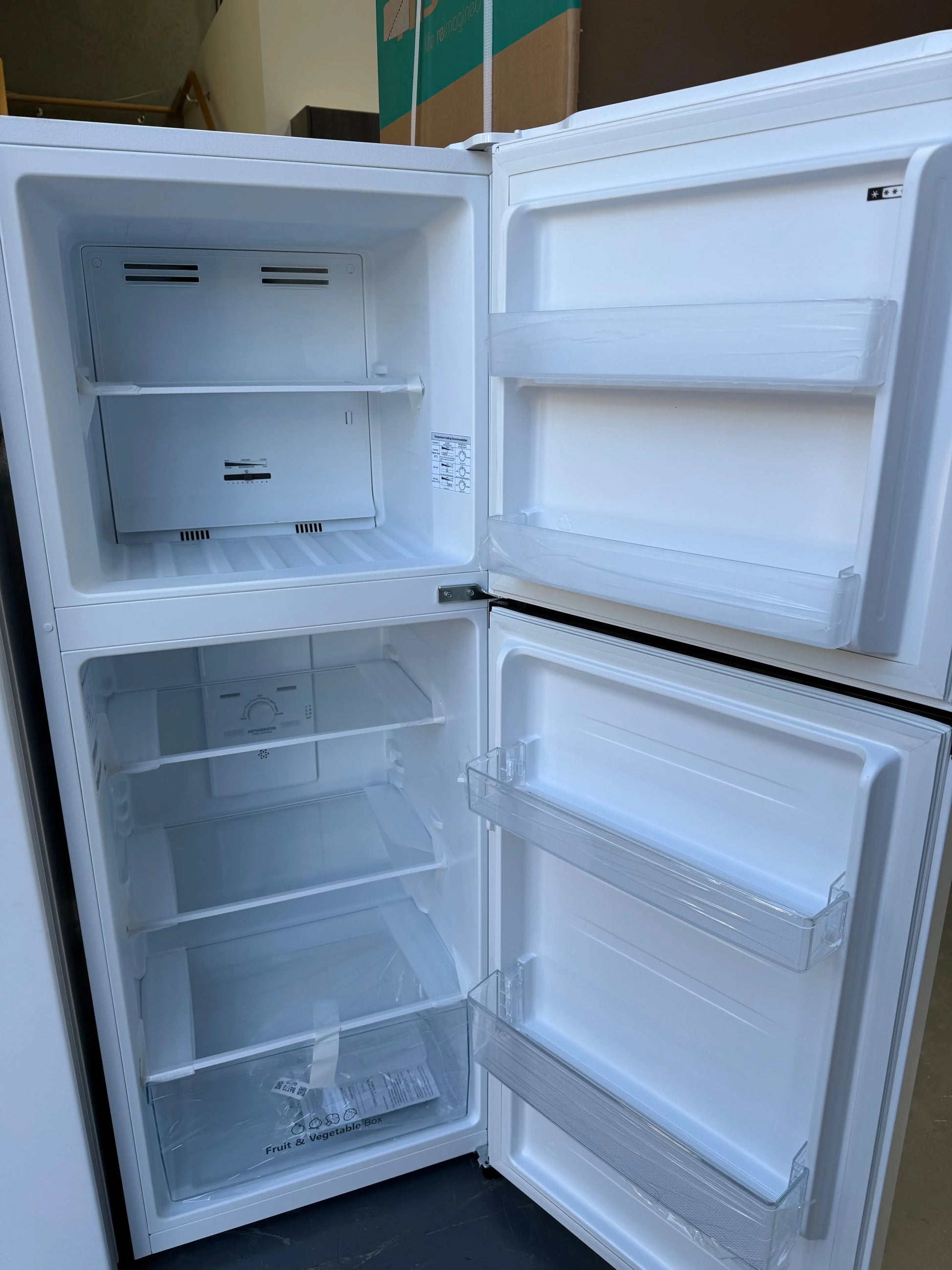 Hisense 206 L Top-Mount Fridge + 8.5 kg Front Load Washer – Factory Seconds | MELBOURNE