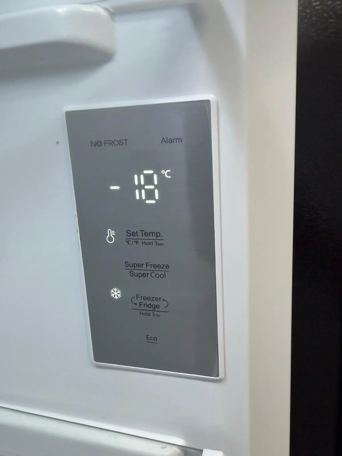 Hisense 240L Upright Freezer – Refurbished | RESERVOIR