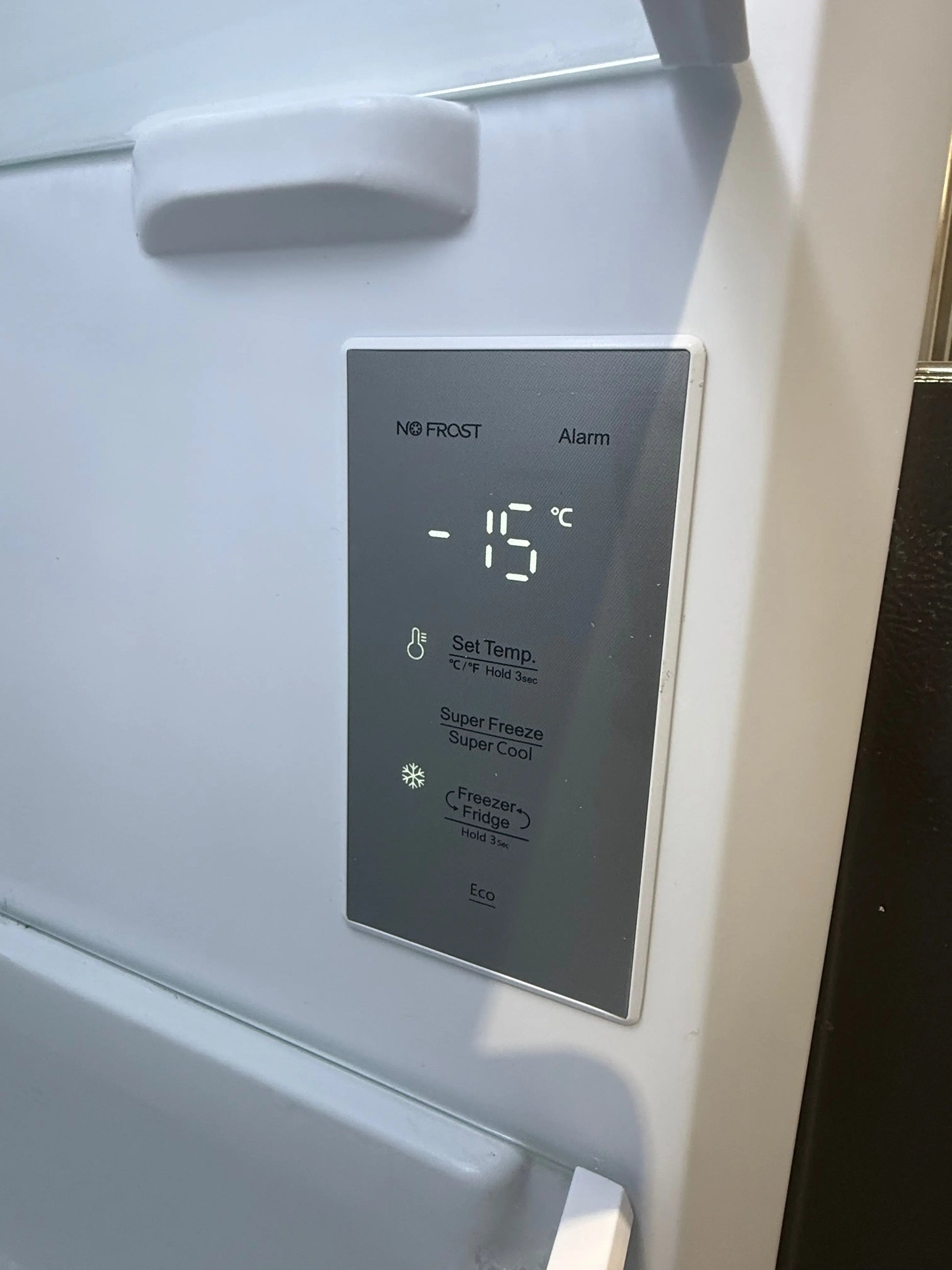 Hisense 240L Upright Freezer – refurbished | HRVF240 | MELBOURNE