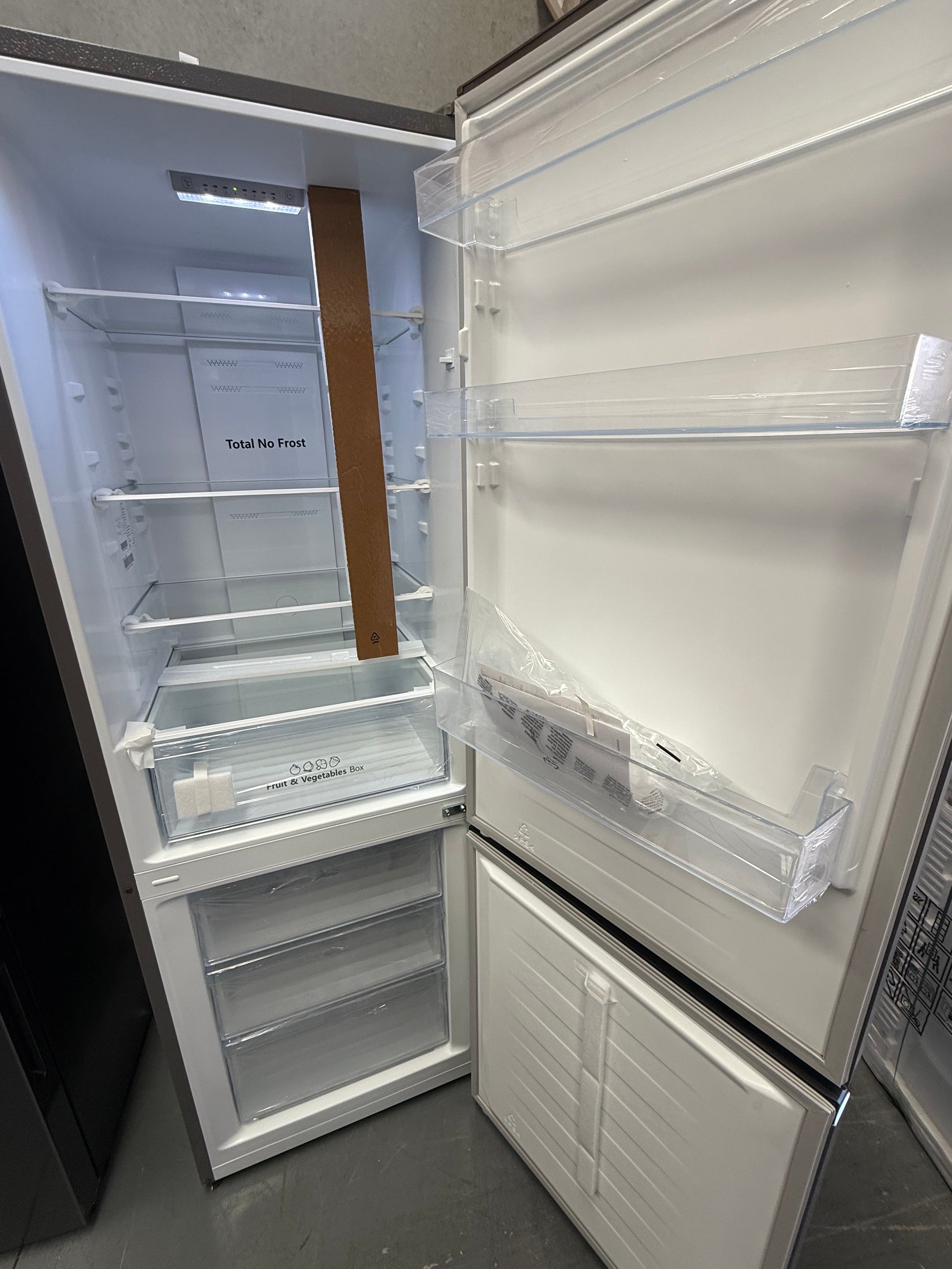 Hisense 292L Bottom Mount Fridge HRBM292S + Hisense 8kg Front Load Washing Machine HEF3S8514 – Factory Seconds | MELBOURNE