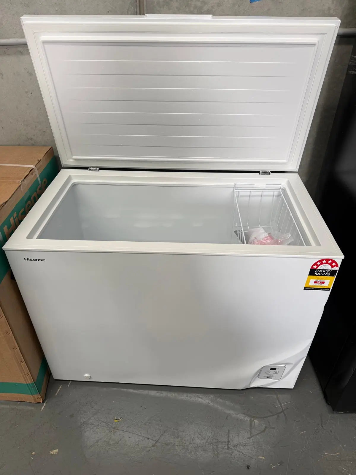 Hisense 300L Hybrid Chest Freezer HRCF301 – Factory Seconds