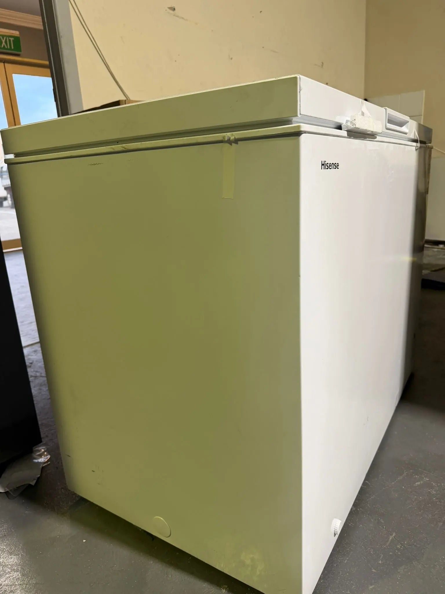 Hisense 300L Hybrid Chest Freezer White – HRCF301 – Factory Seconds | BRISBANE