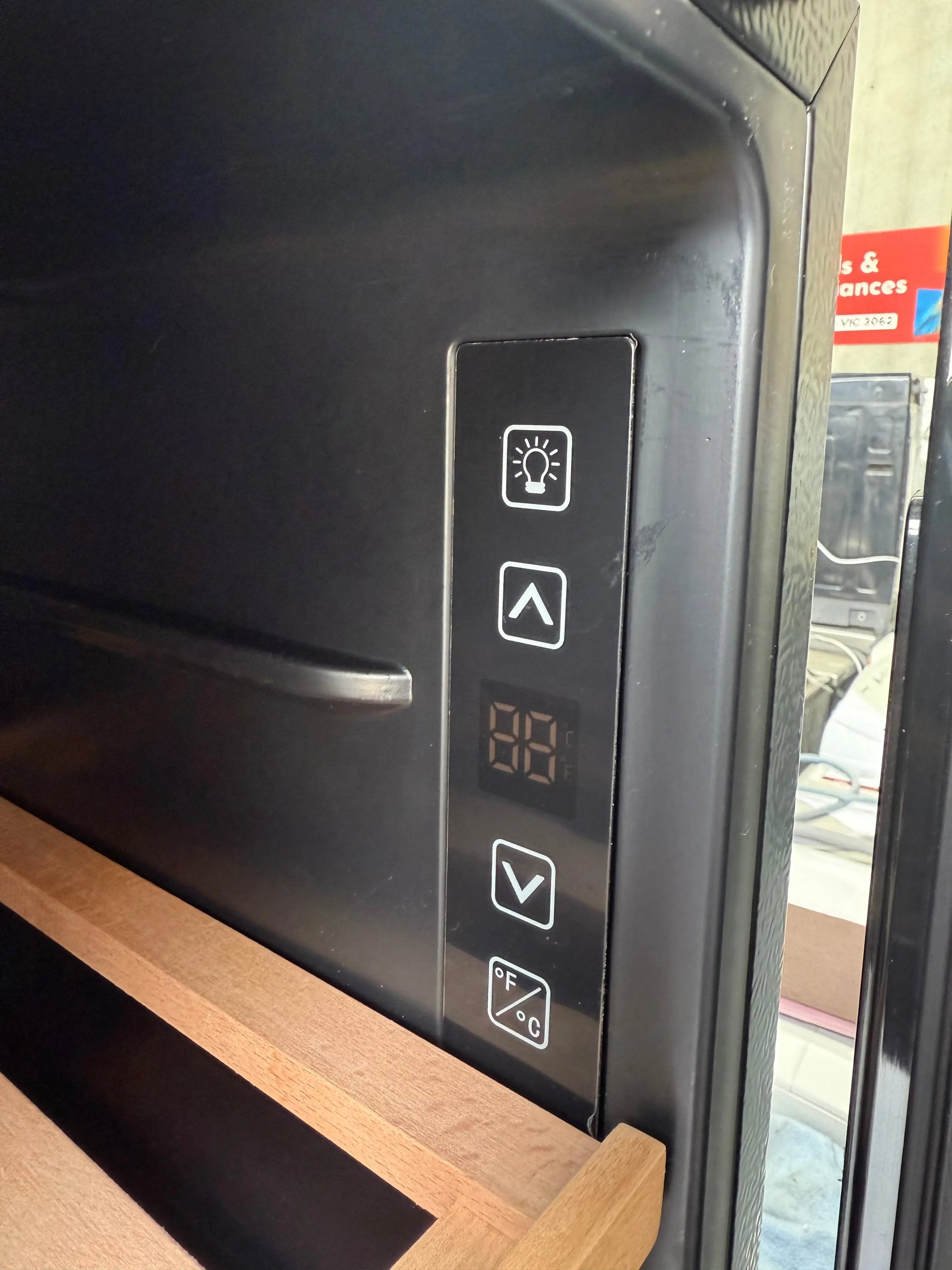 Hisense 31 Bottle Wine Cellar – Factory Seconds | Black Glass HRWC31 | MELBOURNE