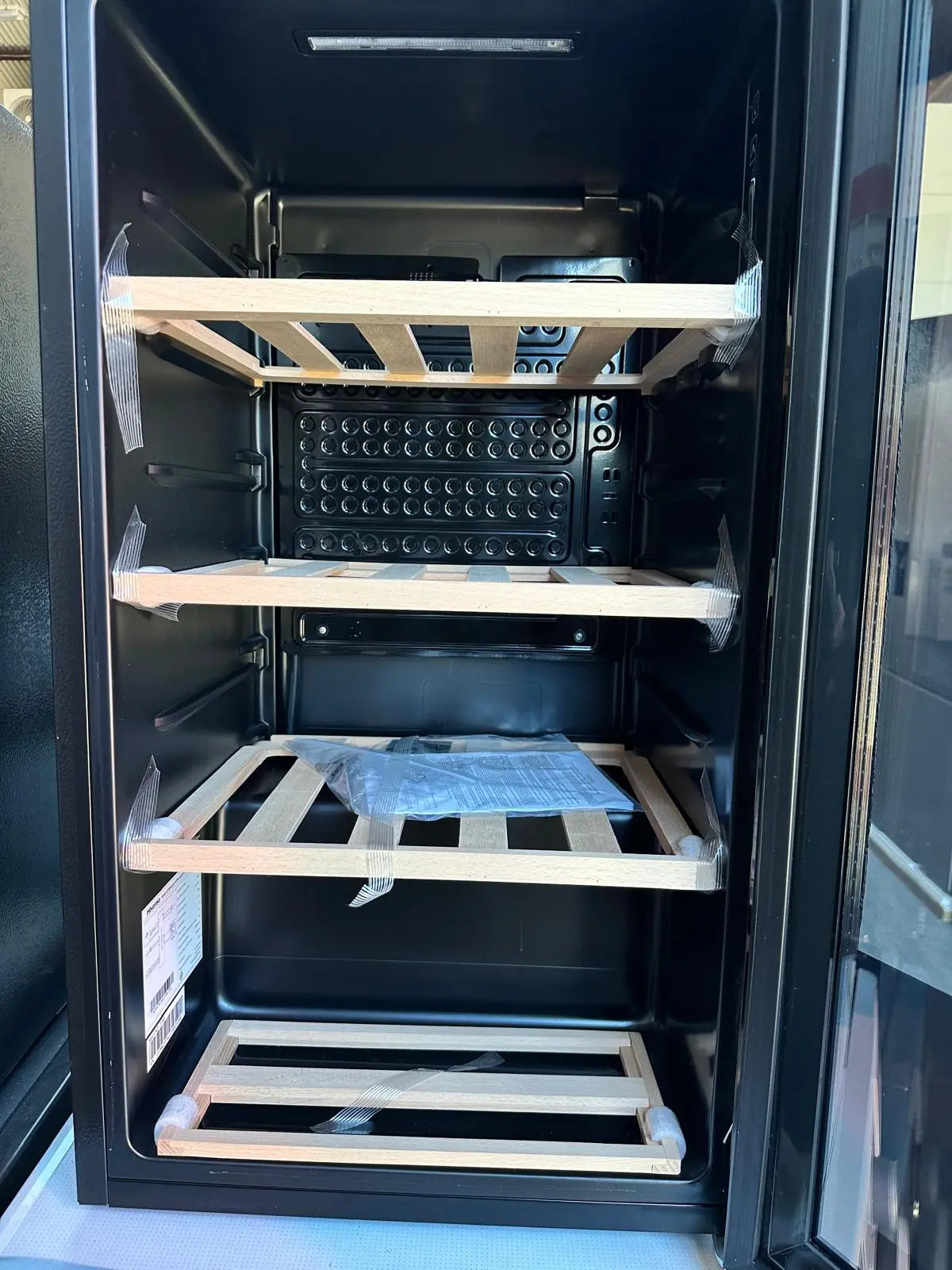 Hisense 31-Bottle Wine Cooler – Factory Seconds | ADELAIDE