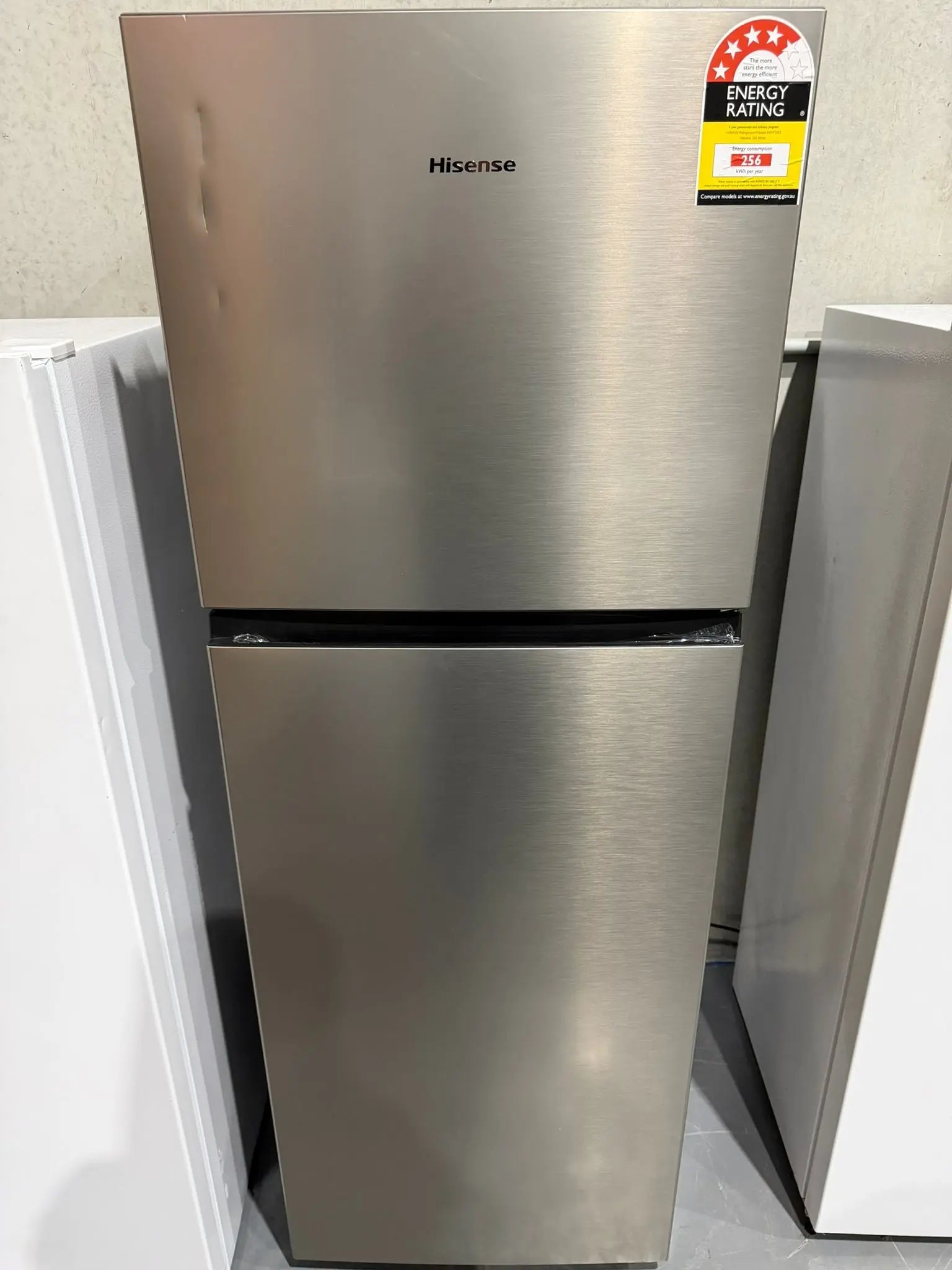 Hisense 326L Fridge Freezer – Factory Seconds