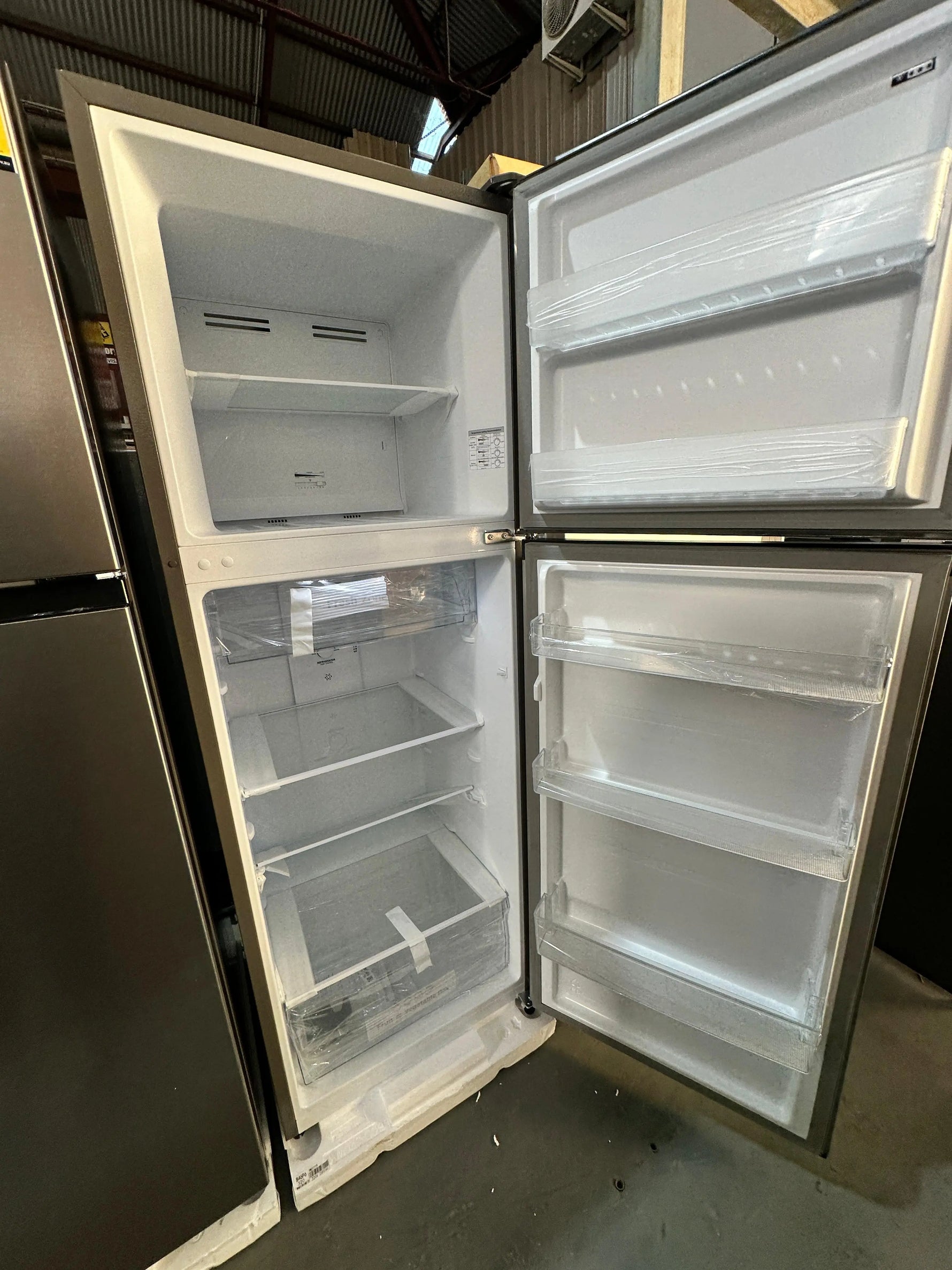 Hisense 326L Top Mount Fridge Freezer – Factory Seconds | ADELAIDE
