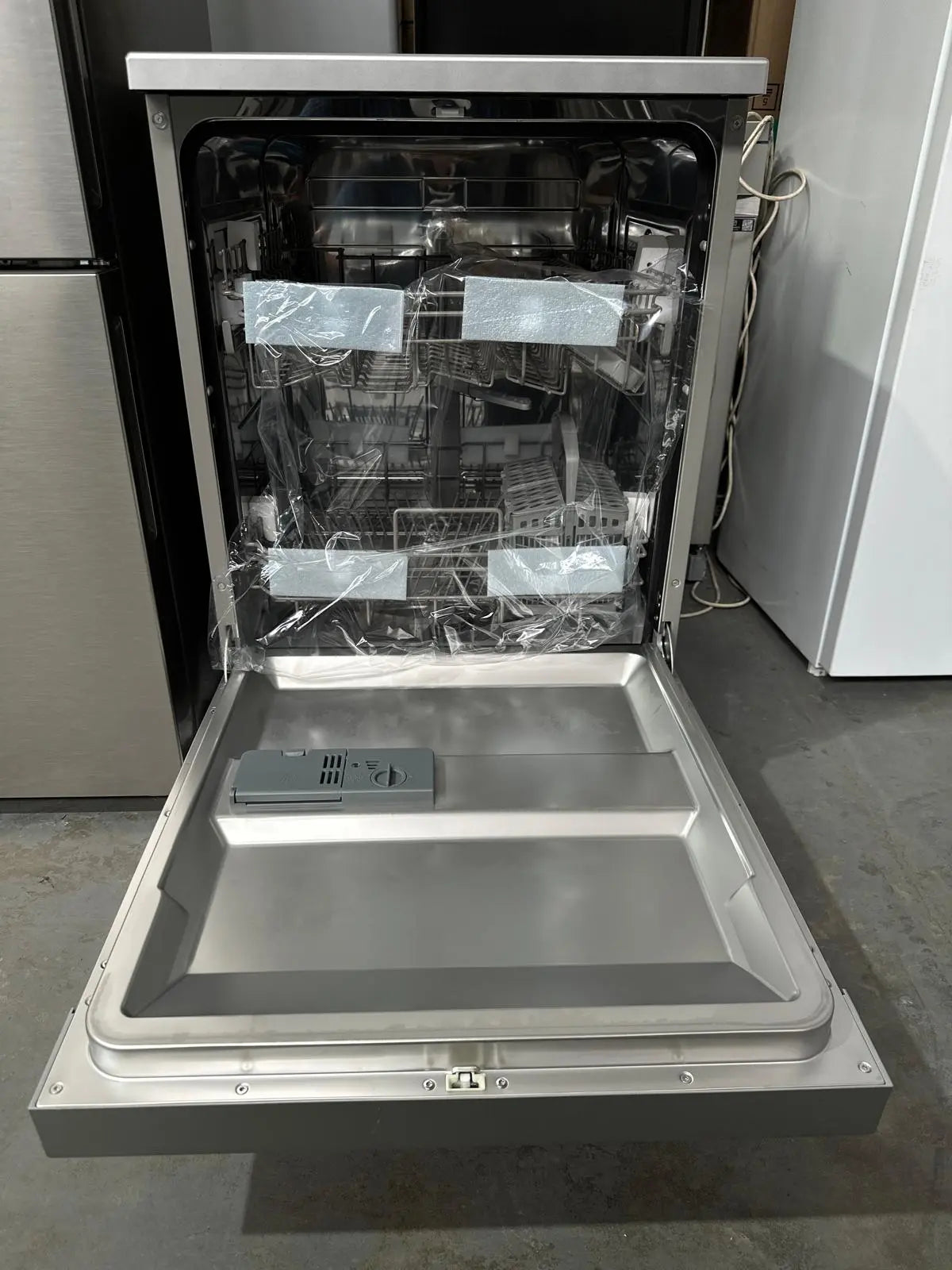 Hisense 417L Bottom Mount Fridge Freezer + Solt 13 Place Dishwasher Combo – Refurbished & Factory Seconds | ADELAIDE